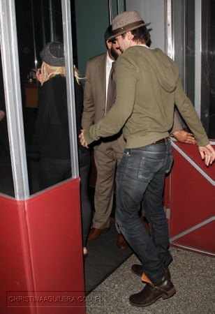 432894011.jpg 432894011.jpg