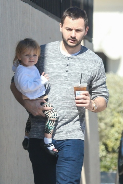 854789002.jpg 854789002.jpg