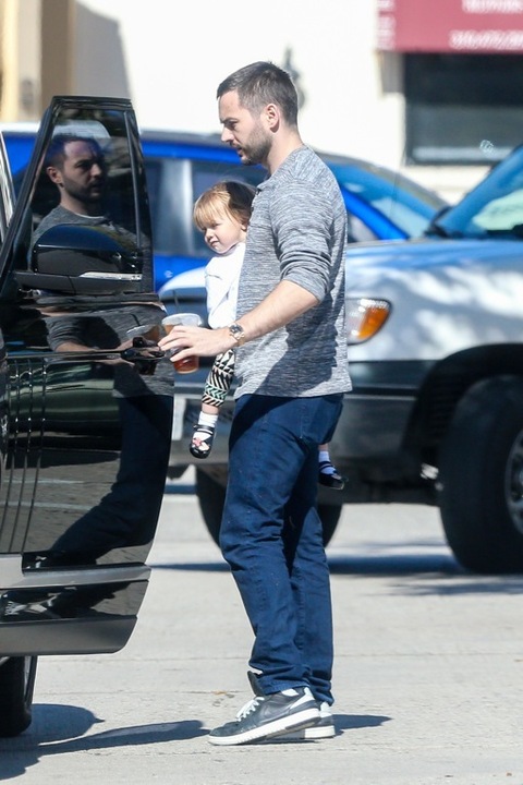 854789018.jpg 854789018.jpg