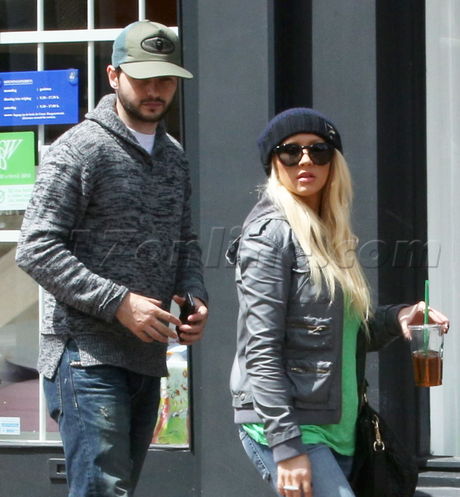 895085057.jpg 895085057.jpg