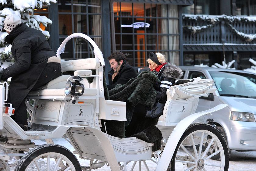 8957001.jpg 8957001.jpg