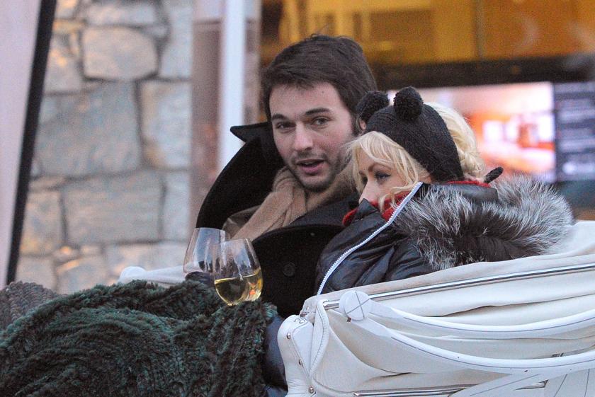 8957005.jpg 8957005.jpg