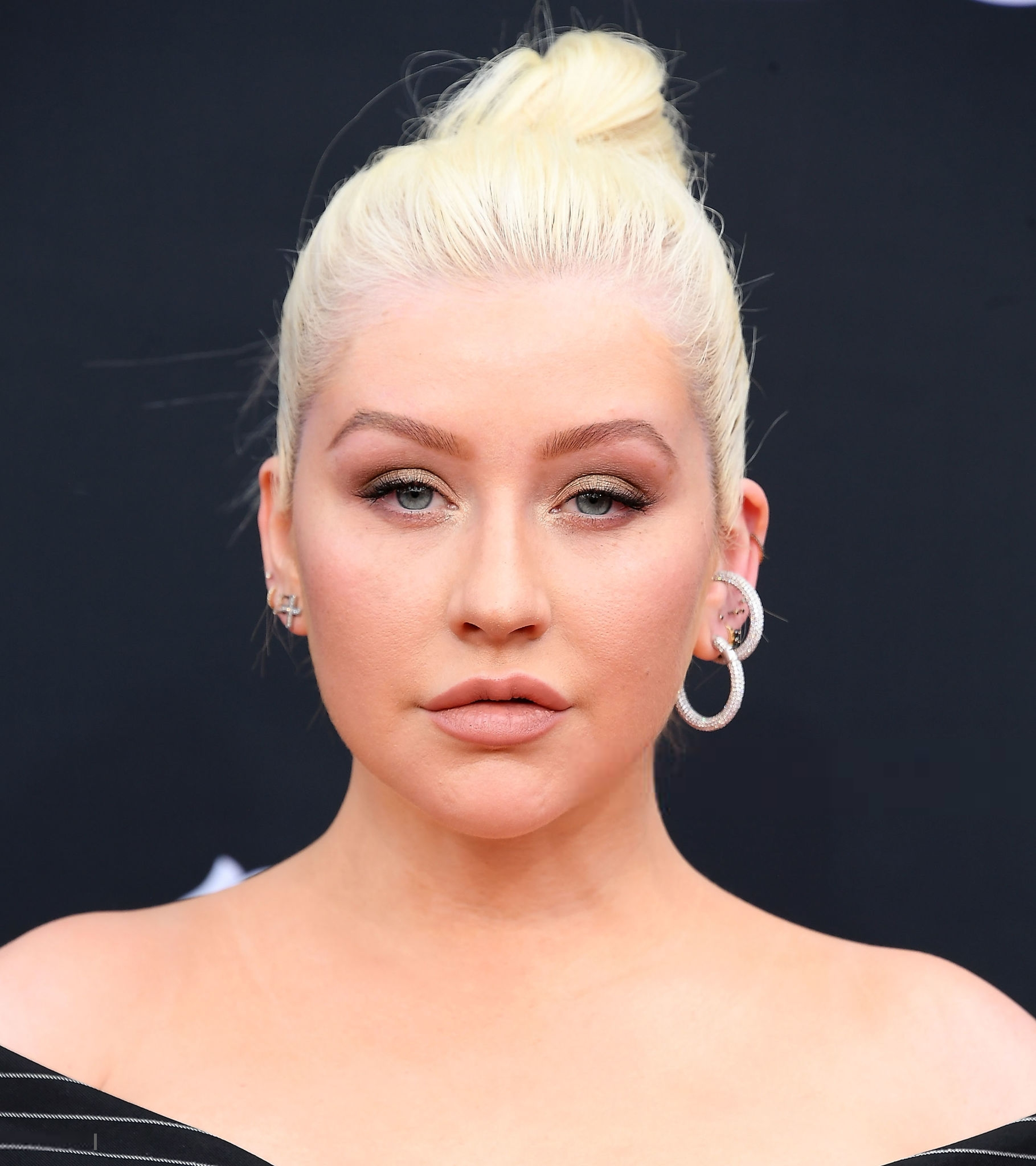 960812032.png 960812032.png