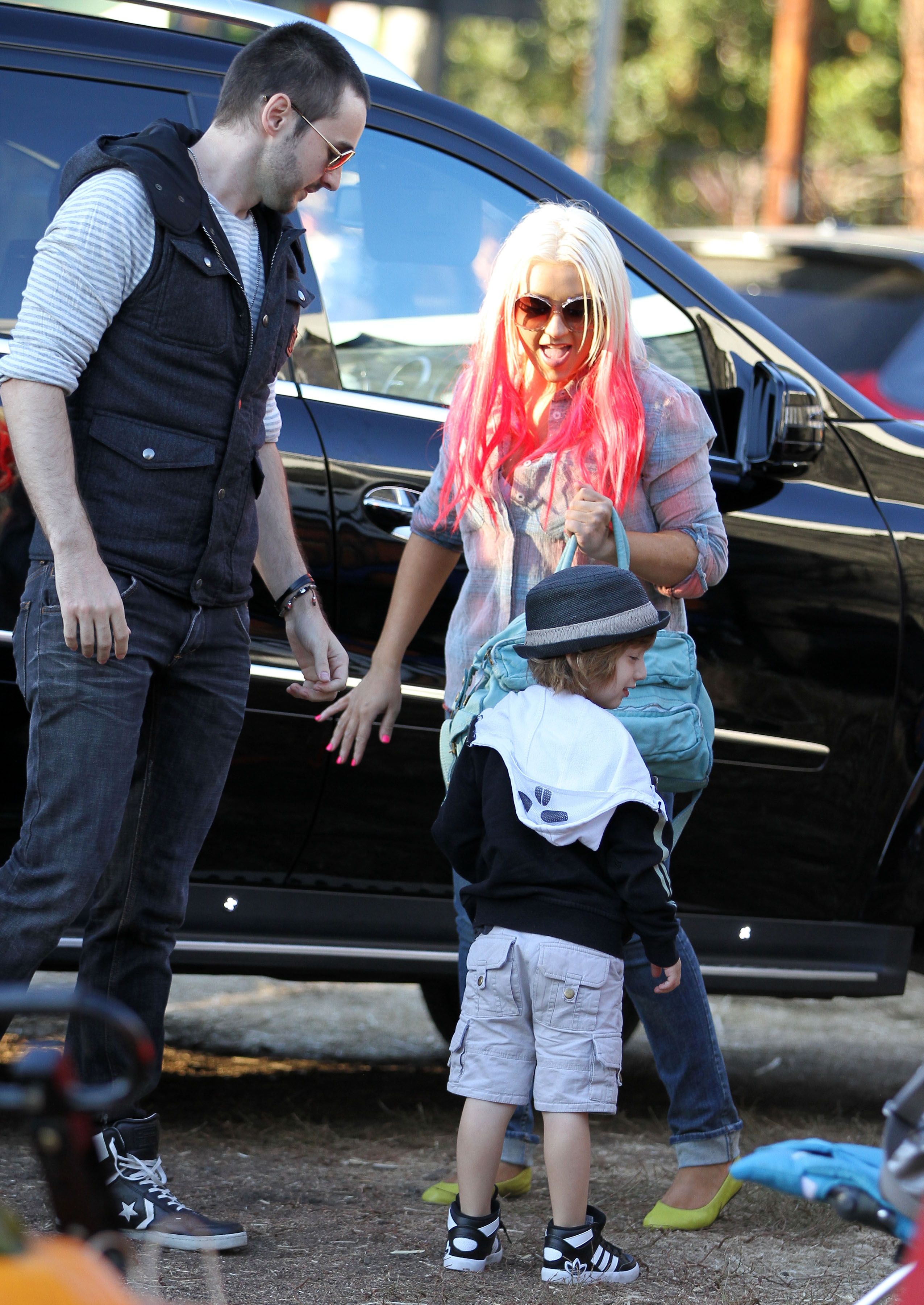 At_Mr__Bones_Pumpkin_Patch_In_West_Hollywood_With_Max_And_Matt_-_October_14_-_Christina_Aguilera_Daily_0181.jpg