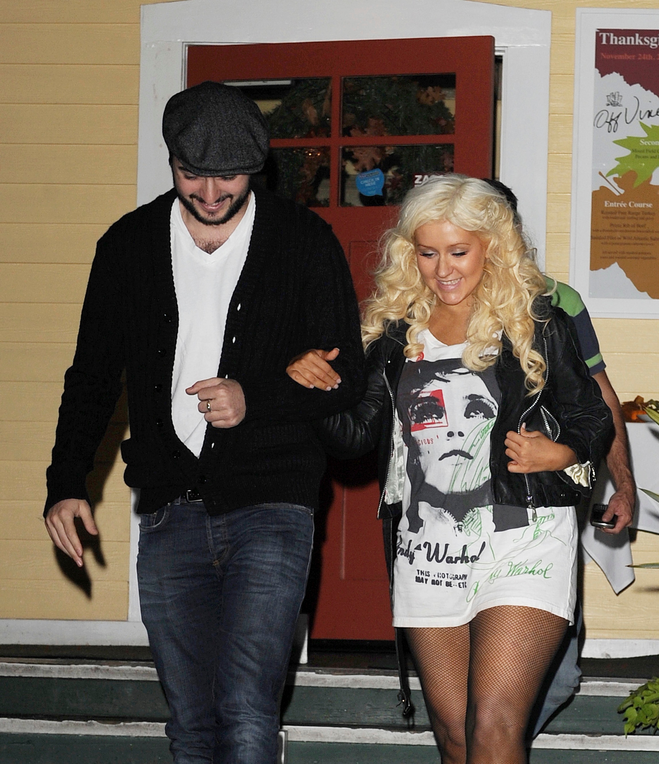 At_Off_Vines_restaurant_-_October_17_-_Christina_Aguilera_Daily_005.jpg At_Off_Vines_restaurant_-_October_17_-_Christina_Aguilera_Daily_005.jpg