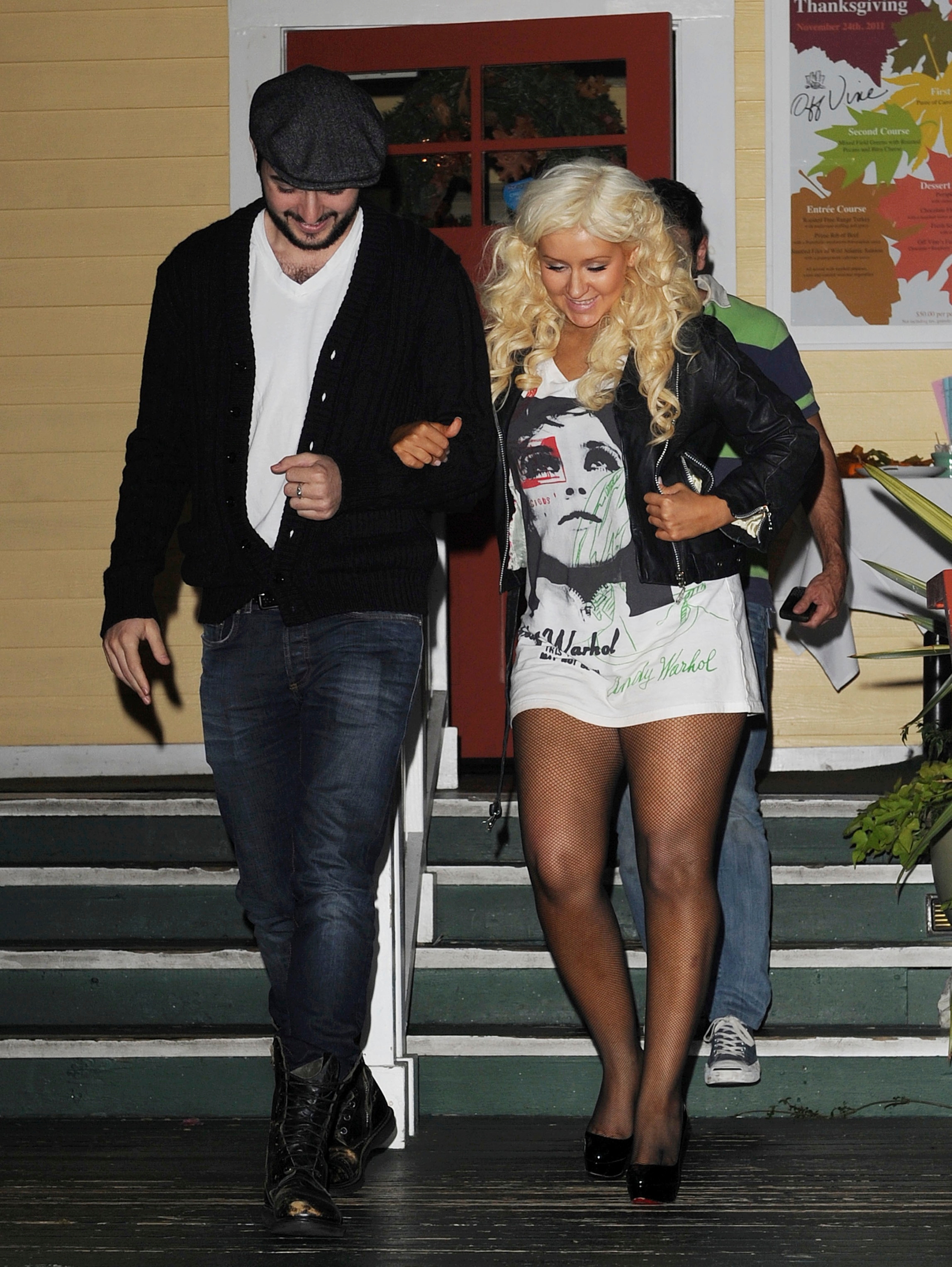 At_Off_Vines_restaurant_-_October_17_-_Christina_Aguilera_Daily_006.jpg At_Off_Vines_restaurant_-_October_17_-_Christina_Aguilera_Daily_006.jpg