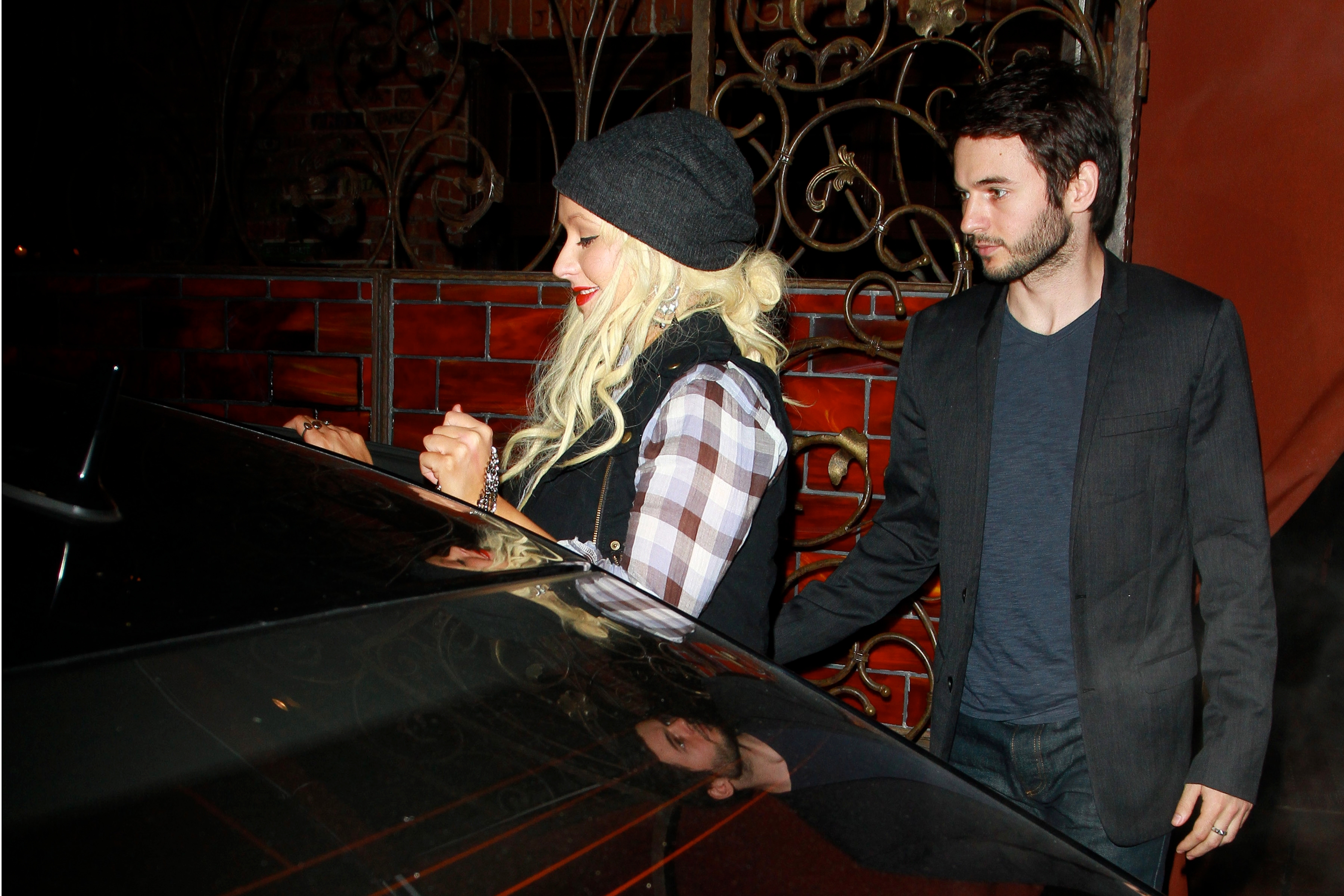 At_Pace_Restaurant_With_Matt_-_June_4_-_Christina_Aguilera_Daily_07.jpg At_Pace_Restaurant_With_Matt_-_June_4_-_Christina_Aguilera_Daily_07.jpg