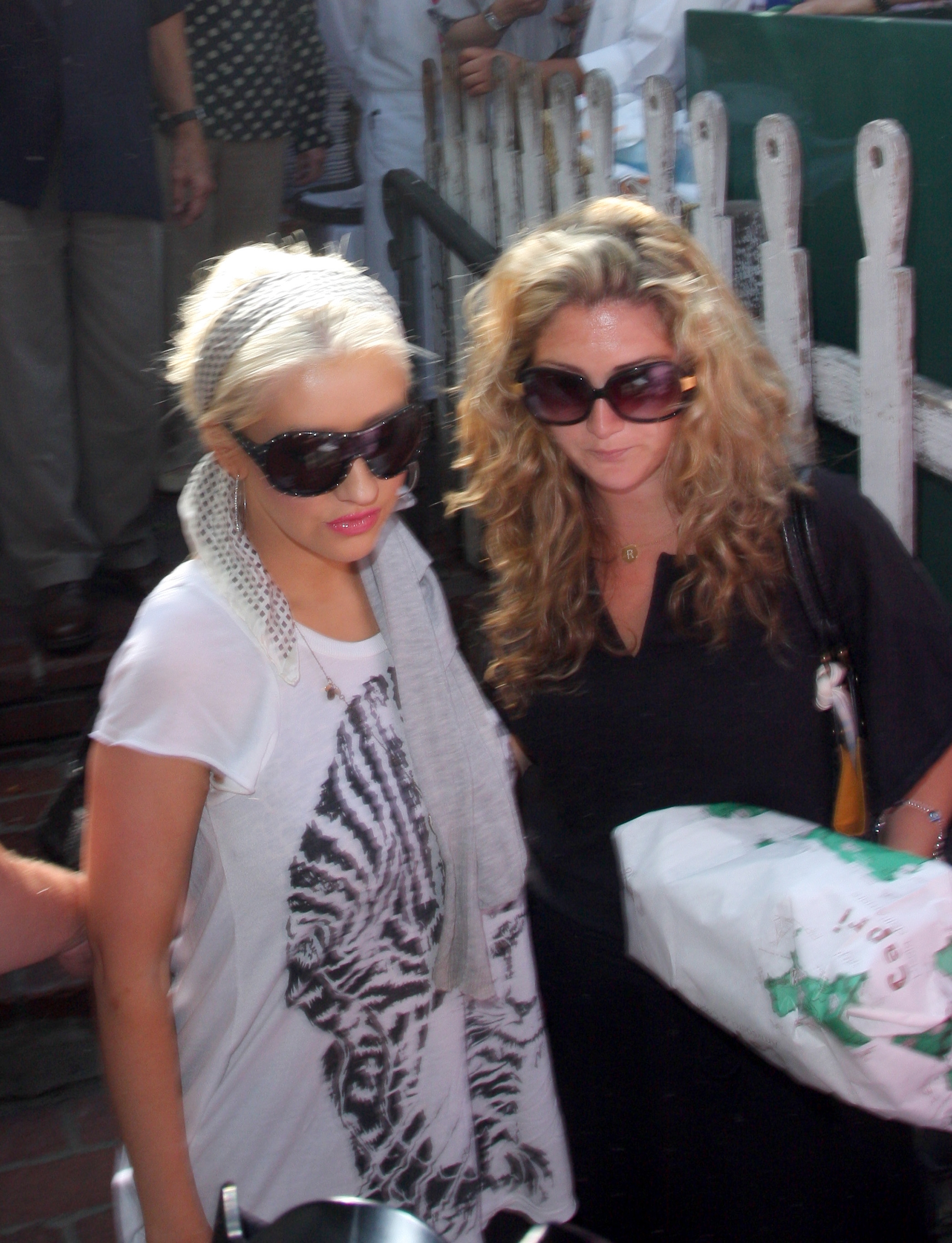 At_The_Ivy_-_June_27_-__Christina_Aguilera_Daily_02.jpg