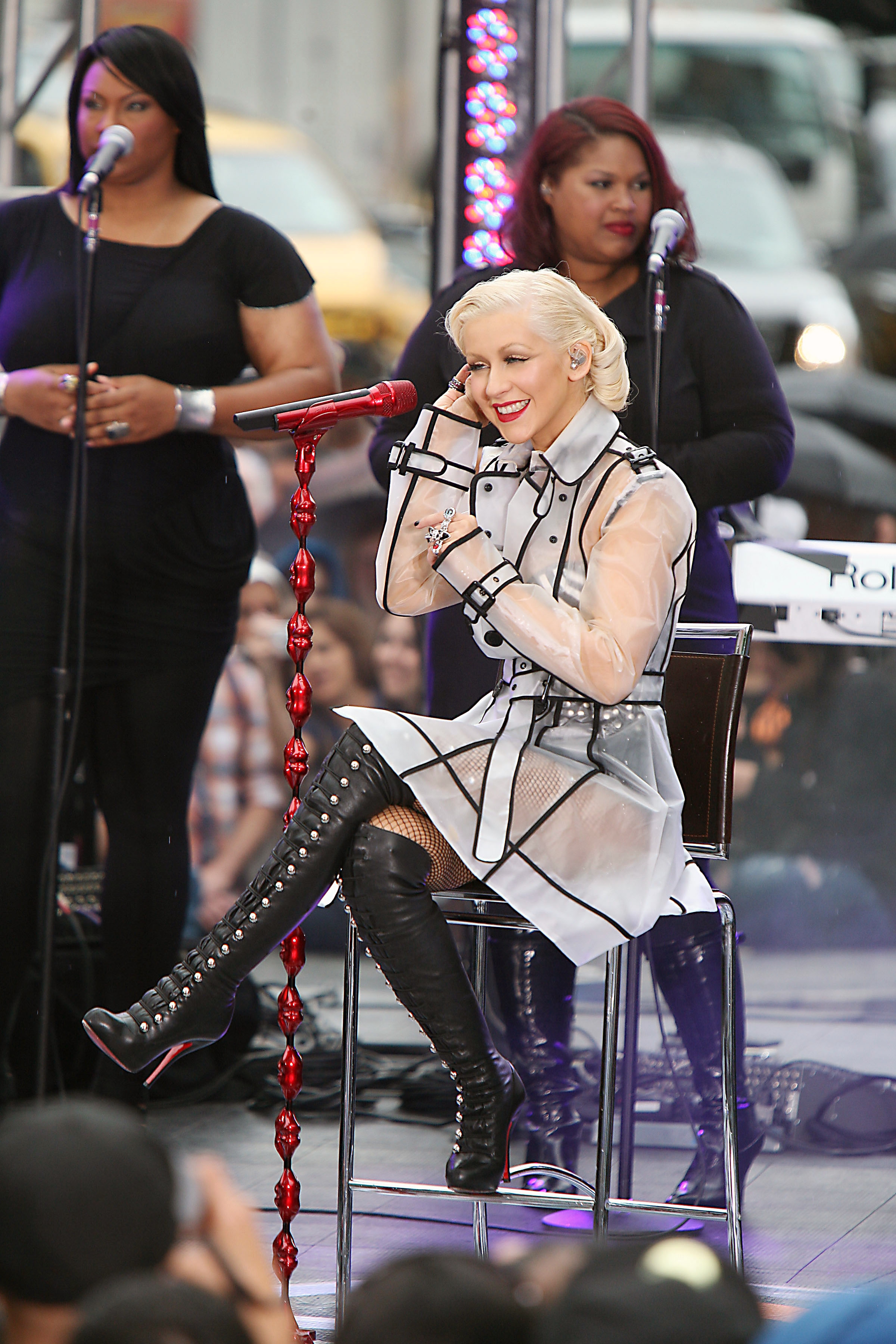 CBS__The_Early_Show_-_June_9_-_Christina_Aguilera_Daily_00084.jpg