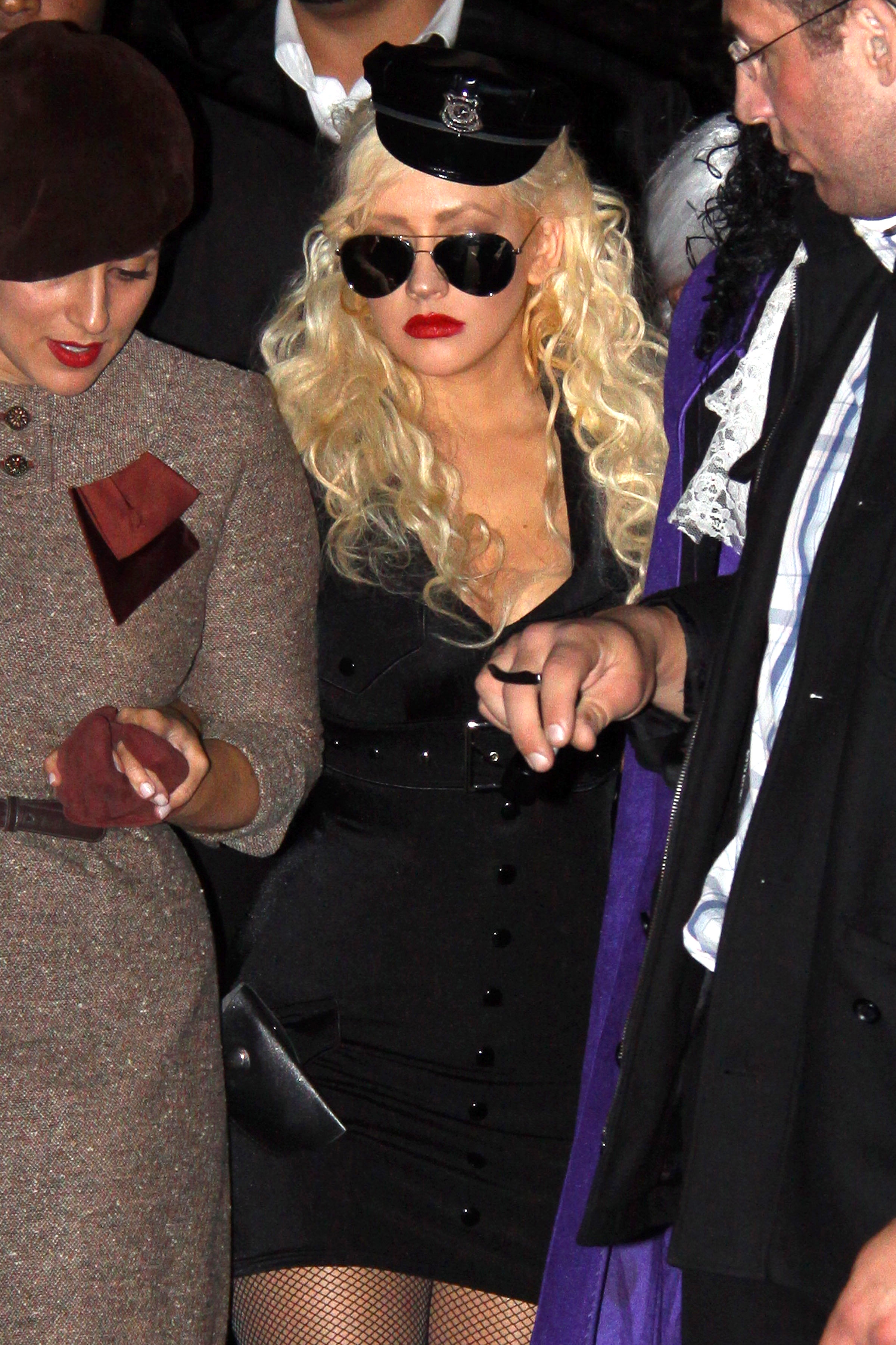 Celebrating_Halloween_at_Pandora_Club_-_October_31_-_Christina_Aguilera_Daily_0002.jpg