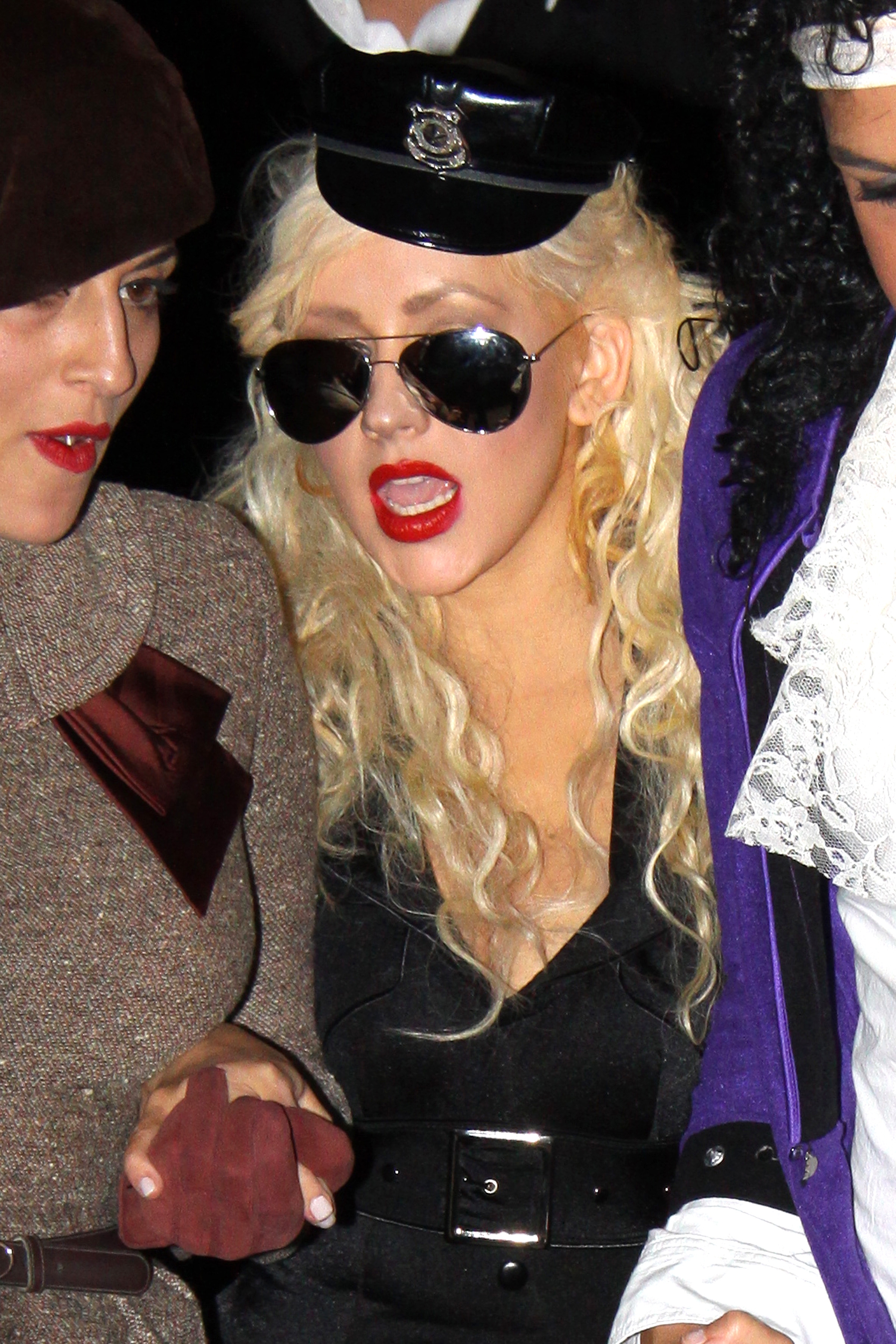 Celebrating_Halloween_at_Pandora_Club_-_October_31_-_Christina_Aguilera_Daily_0004.jpg