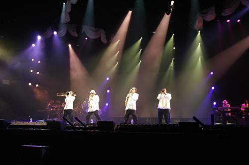 Christina-Aguilera-b2btourbook_0002.jpg Christina-Aguilera-b2btourbook_0002.jpg