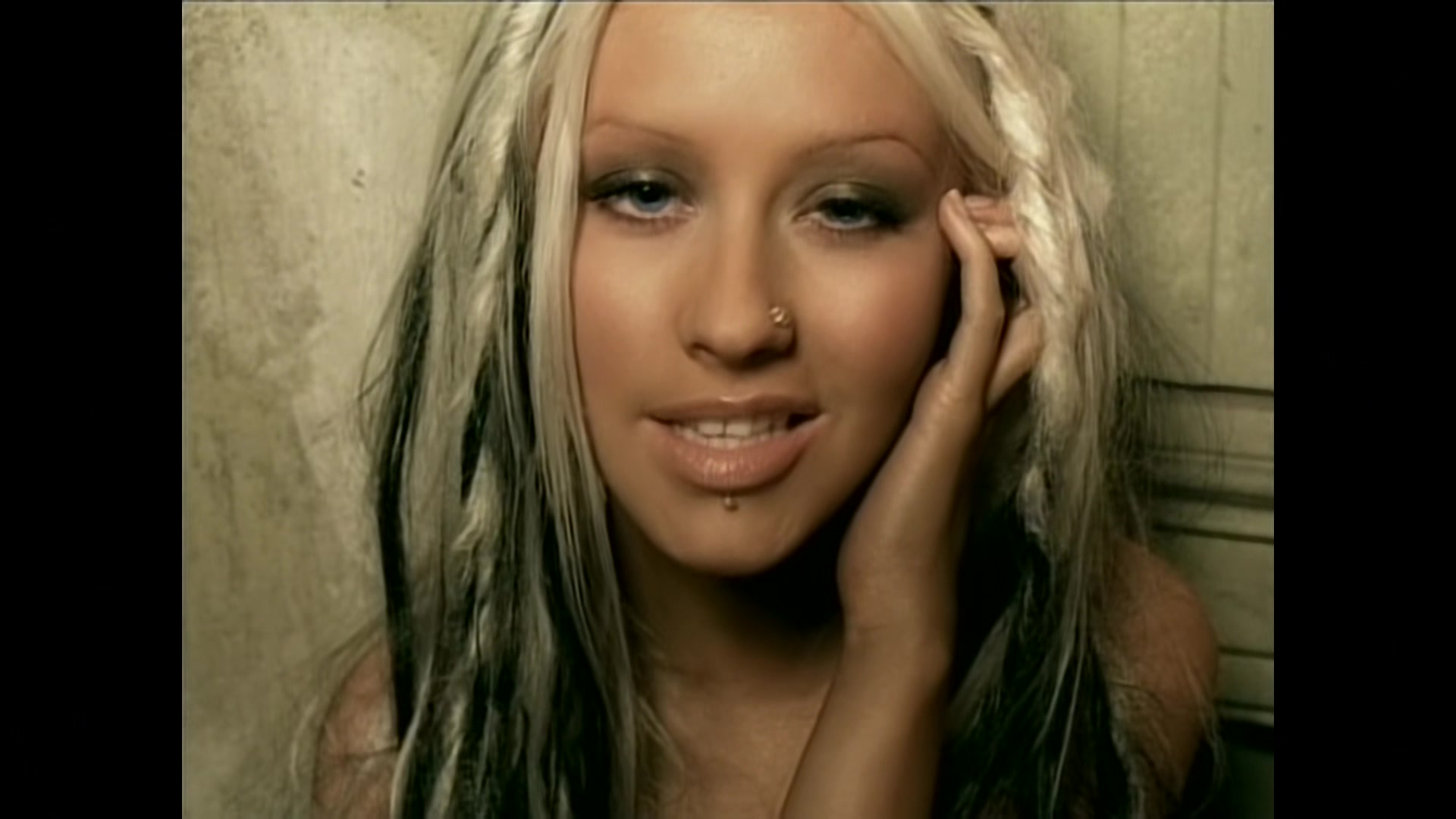 Christina_Aguilera_-_Beautiful_059.jpg Christina_Aguilera_-_Beautiful_059.jpg