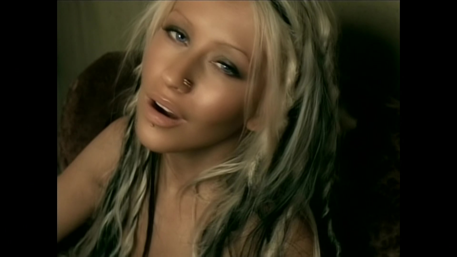 Christina_Aguilera_-_Beautiful_123.jpg