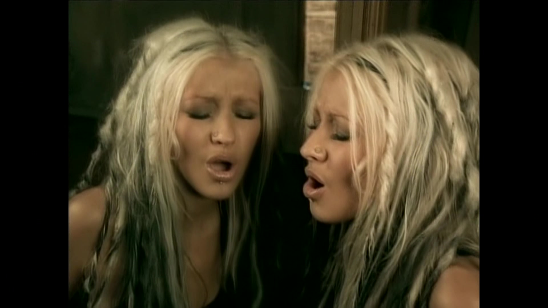 Christina_Aguilera_-_Beautiful_198.jpg
