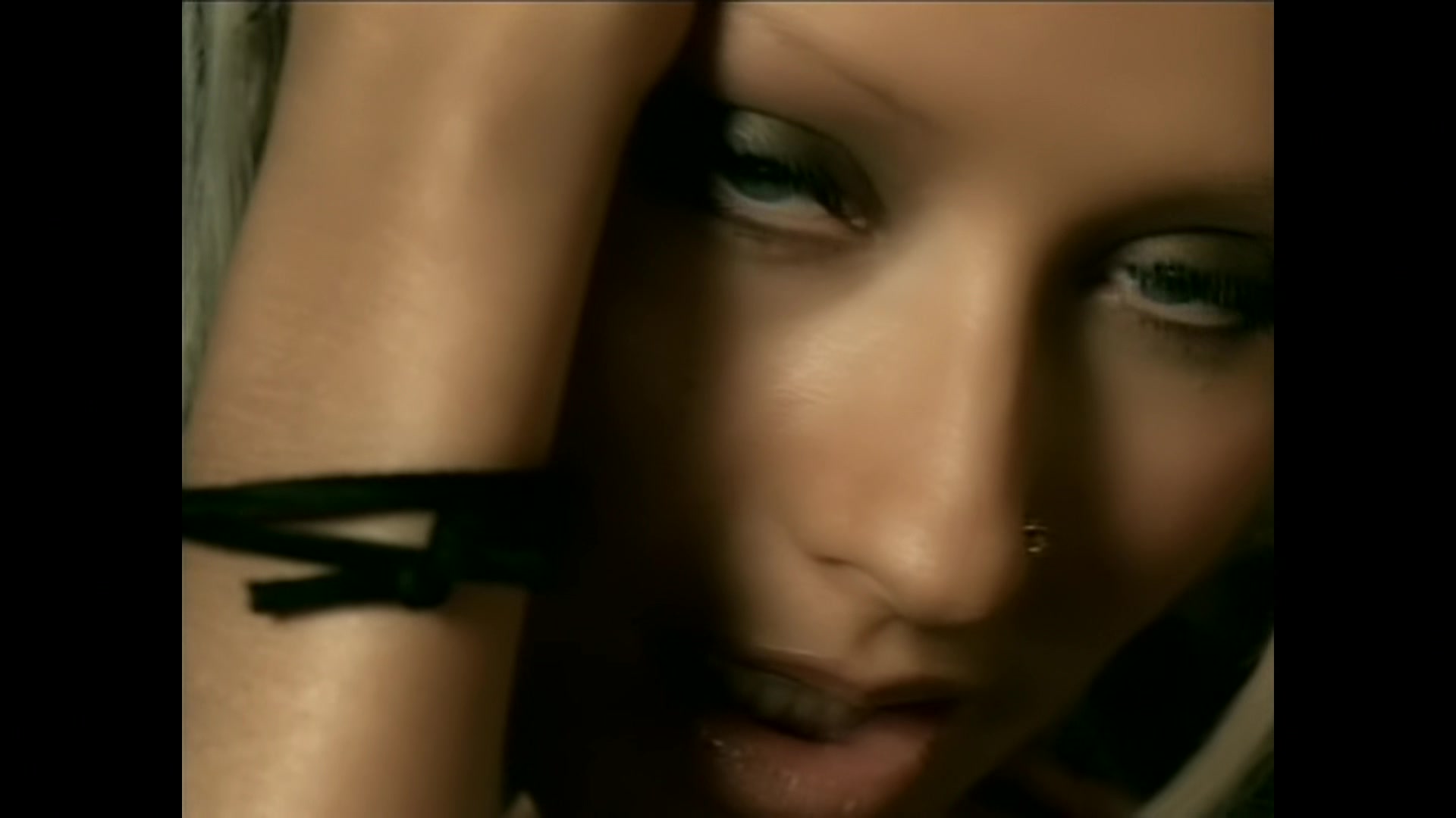 Christina_Aguilera_-_Beautiful_231.jpg Christina_Aguilera_-_Beautiful_231.jpg