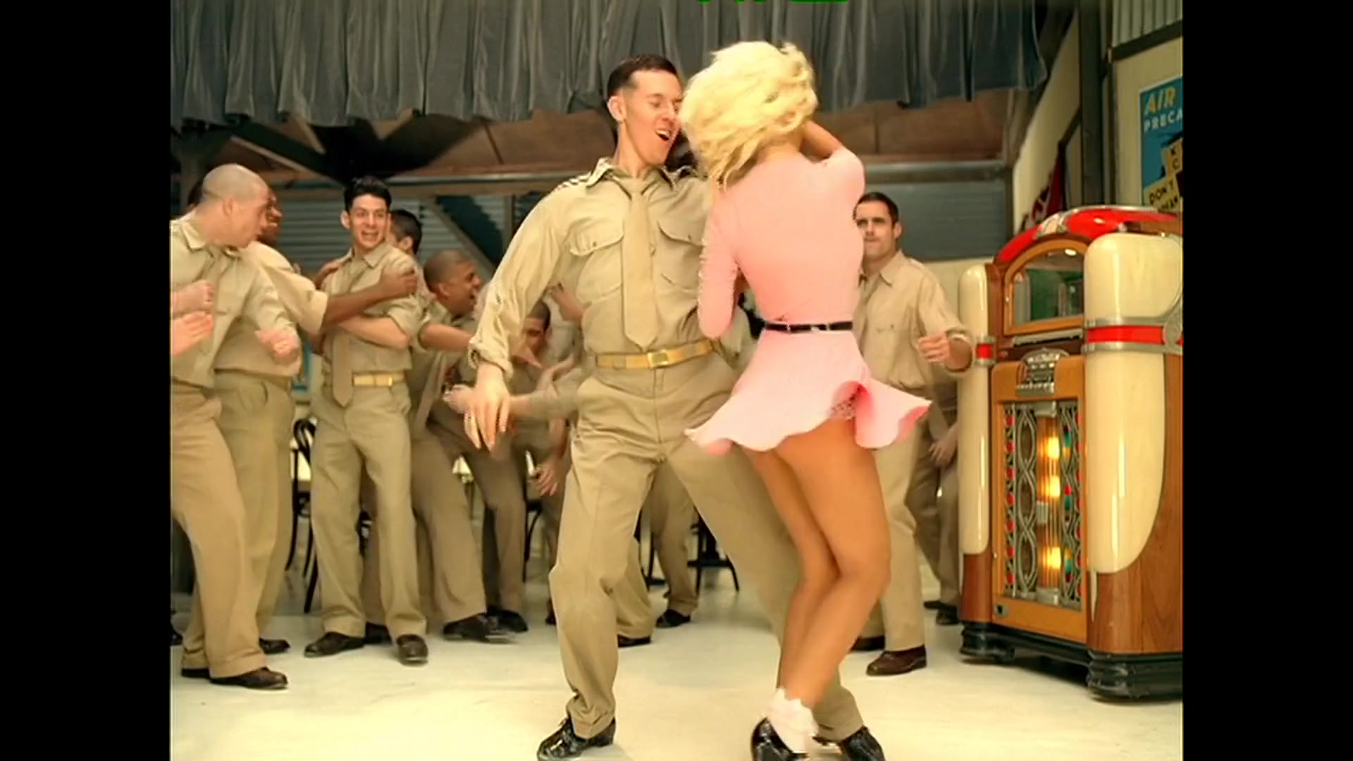 Christina_Aguilera_-_Candyman_HD_39.jpg Christina_Aguilera_-_Candyman_HD_39.jpg