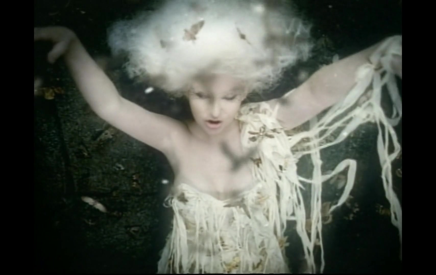 Christina_Aguilera_-_Fighter_5BVEVO_HD_1080p5D_135.jpg