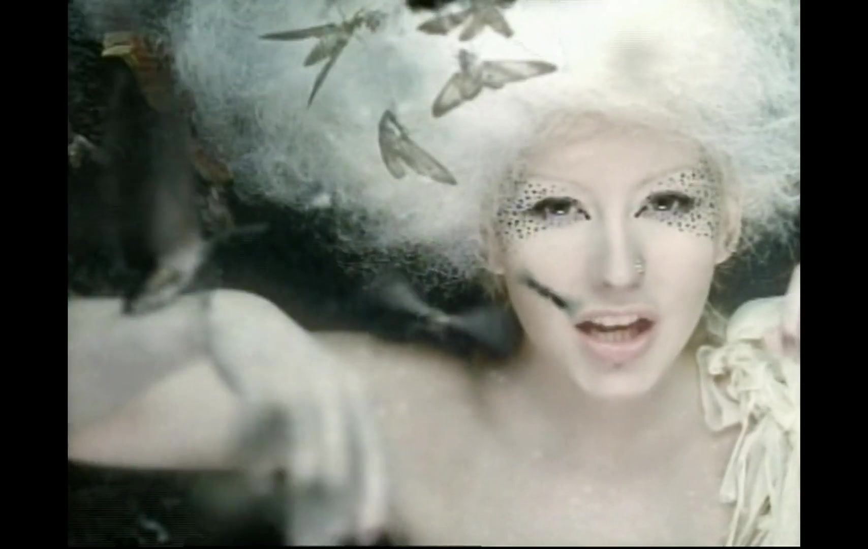 Christina_Aguilera_-_Fighter_5BVEVO_HD_1080p5D_139.jpg