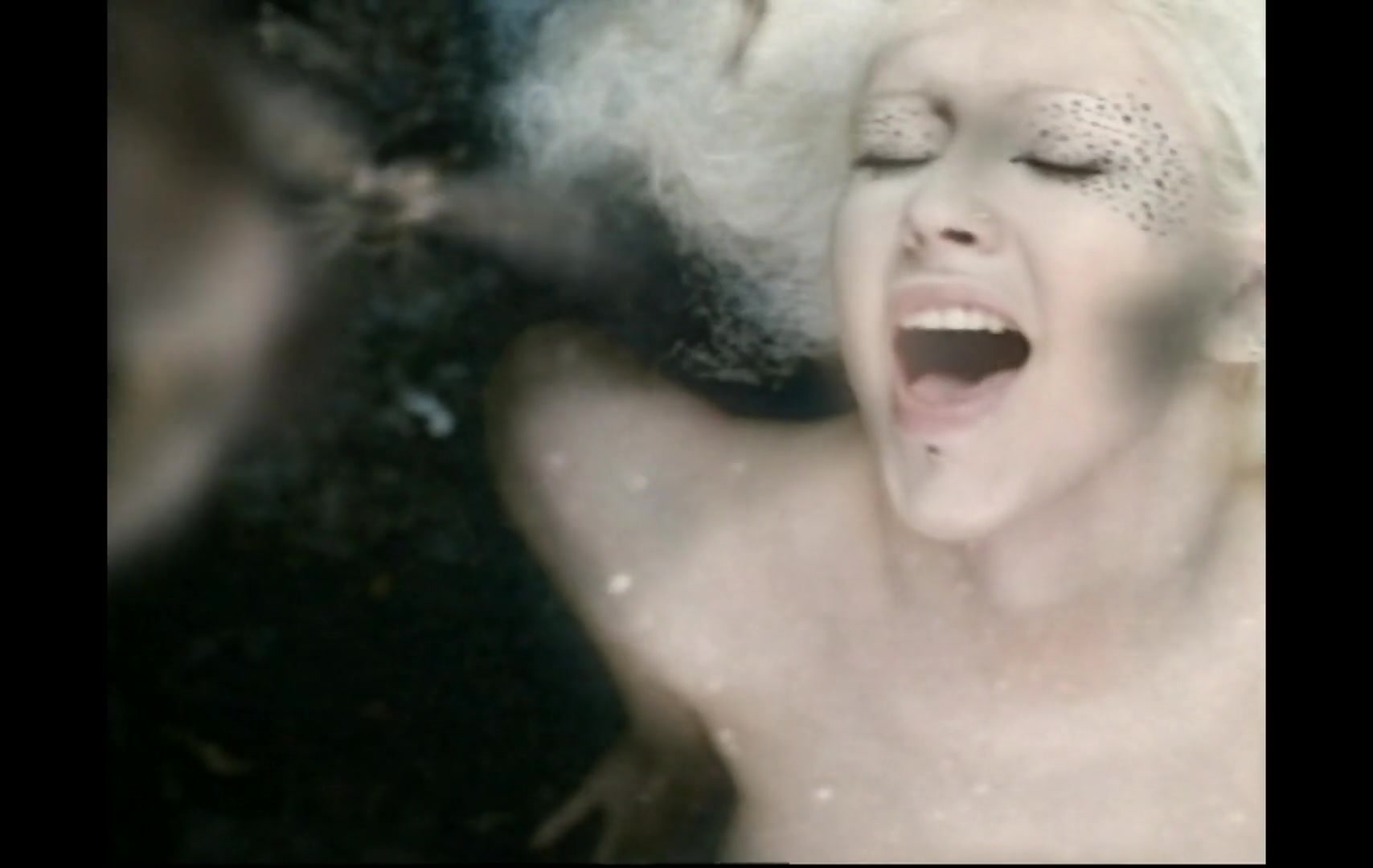 Christina_Aguilera_-_Fighter_5BVEVO_HD_1080p5D_159.jpg