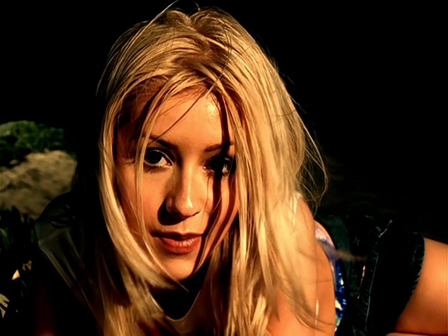 Christina_Aguilera_-_Genie_In_a_Bottle_HD_021.jpg