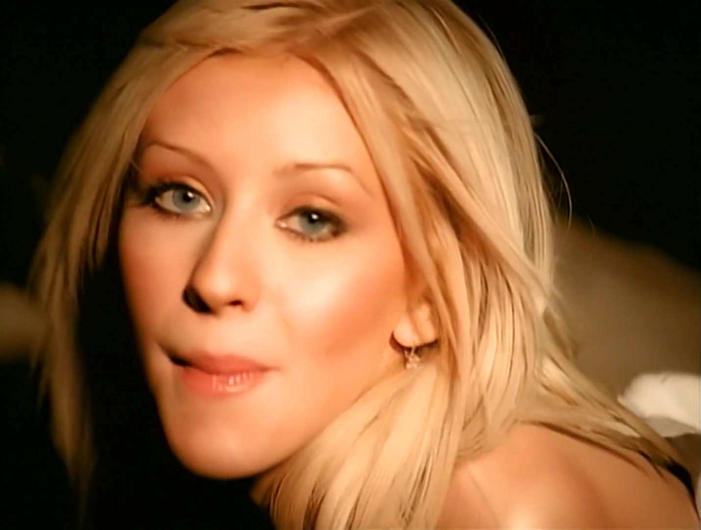 Christina_Aguilera_-_Genio_Atrapado_HD_150.jpg