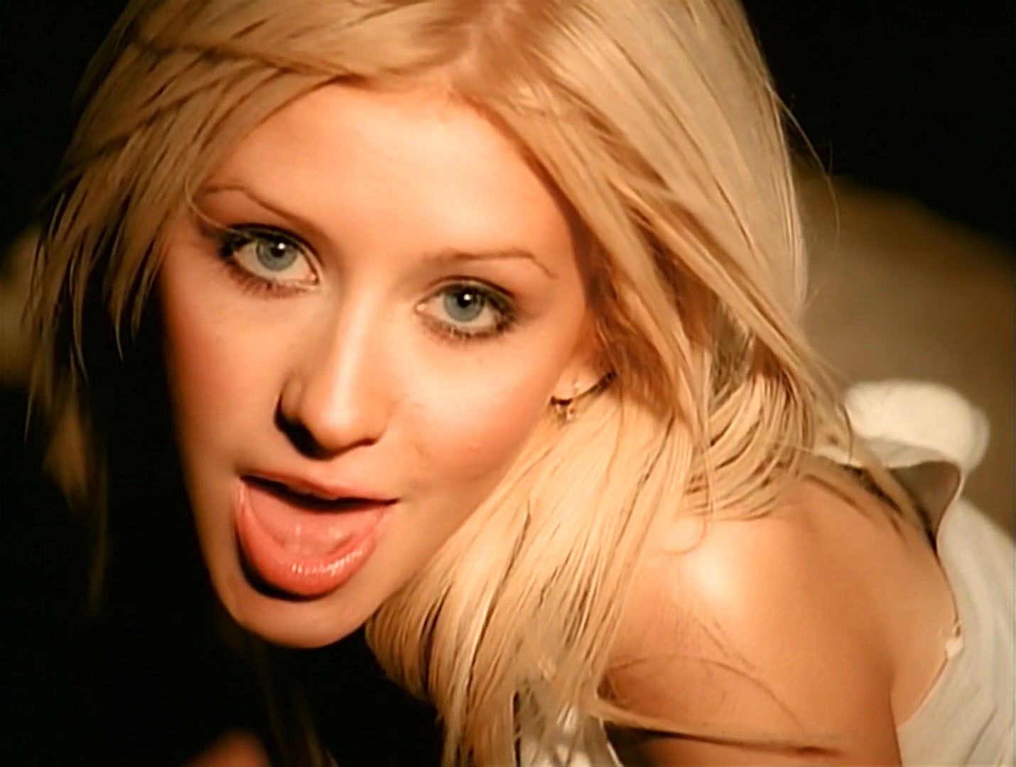 Christina_Aguilera_-_Genio_Atrapado_HD_151.jpg Christina_Aguilera_-_Genio_Atrapado_HD_151.jpg
