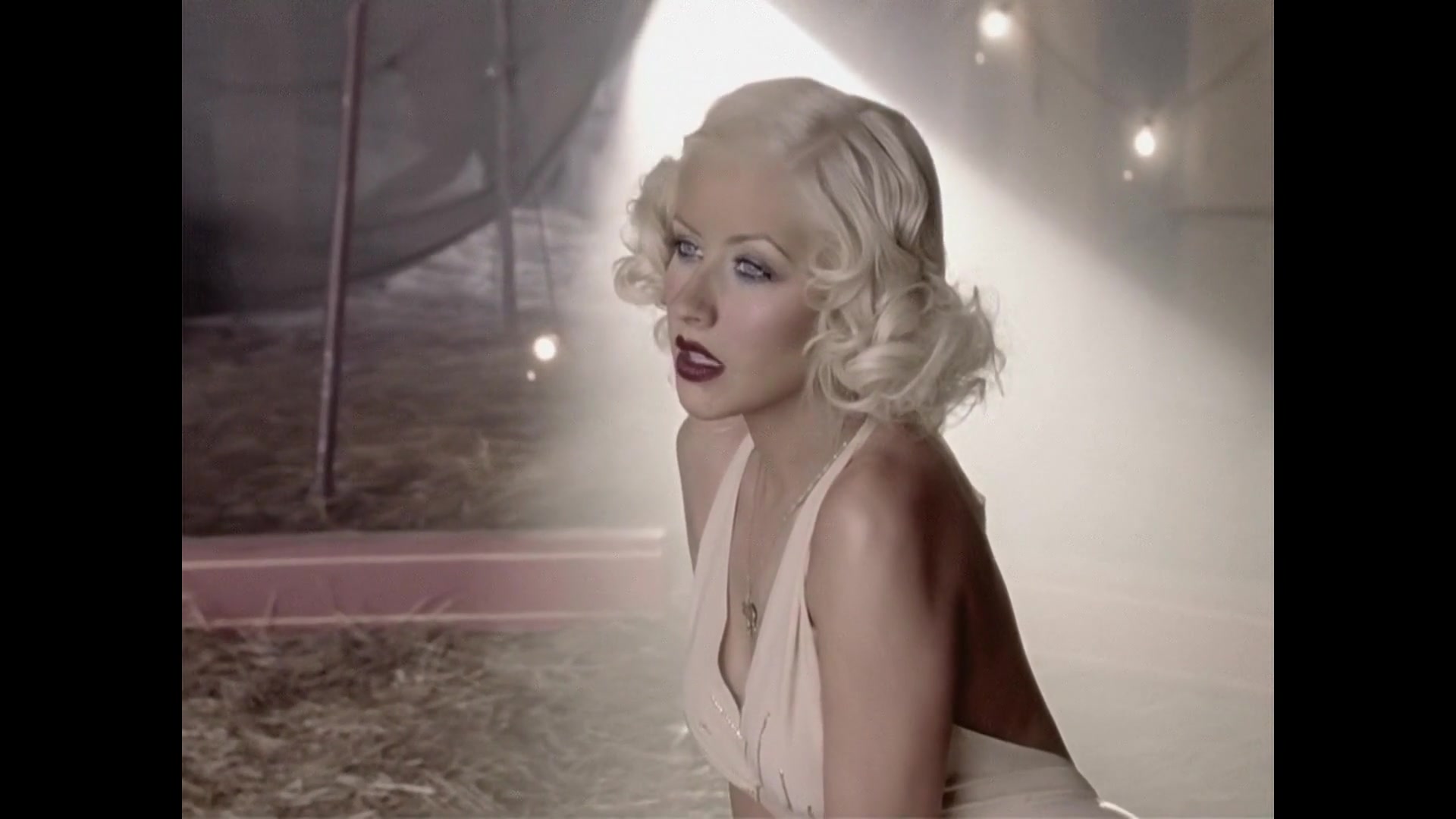 Christina_Aguilera_-_Hurt_HD_026.jpg Christina_Aguilera_-_Hurt_HD_026.jpg