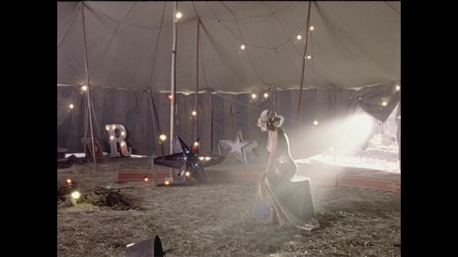 Christina_Aguilera_-_Hurt_HD_062.jpg Christina_Aguilera_-_Hurt_HD_062.jpg