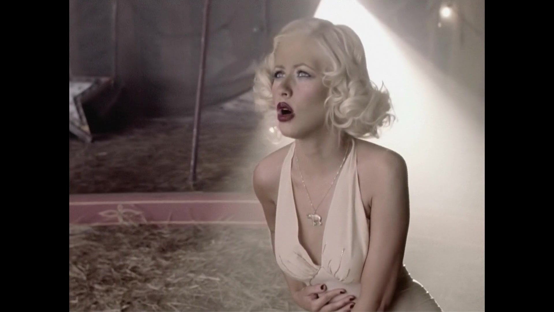 Christina_Aguilera_-_Hurt_HD_073.jpg Christina_Aguilera_-_Hurt_HD_073.jpg