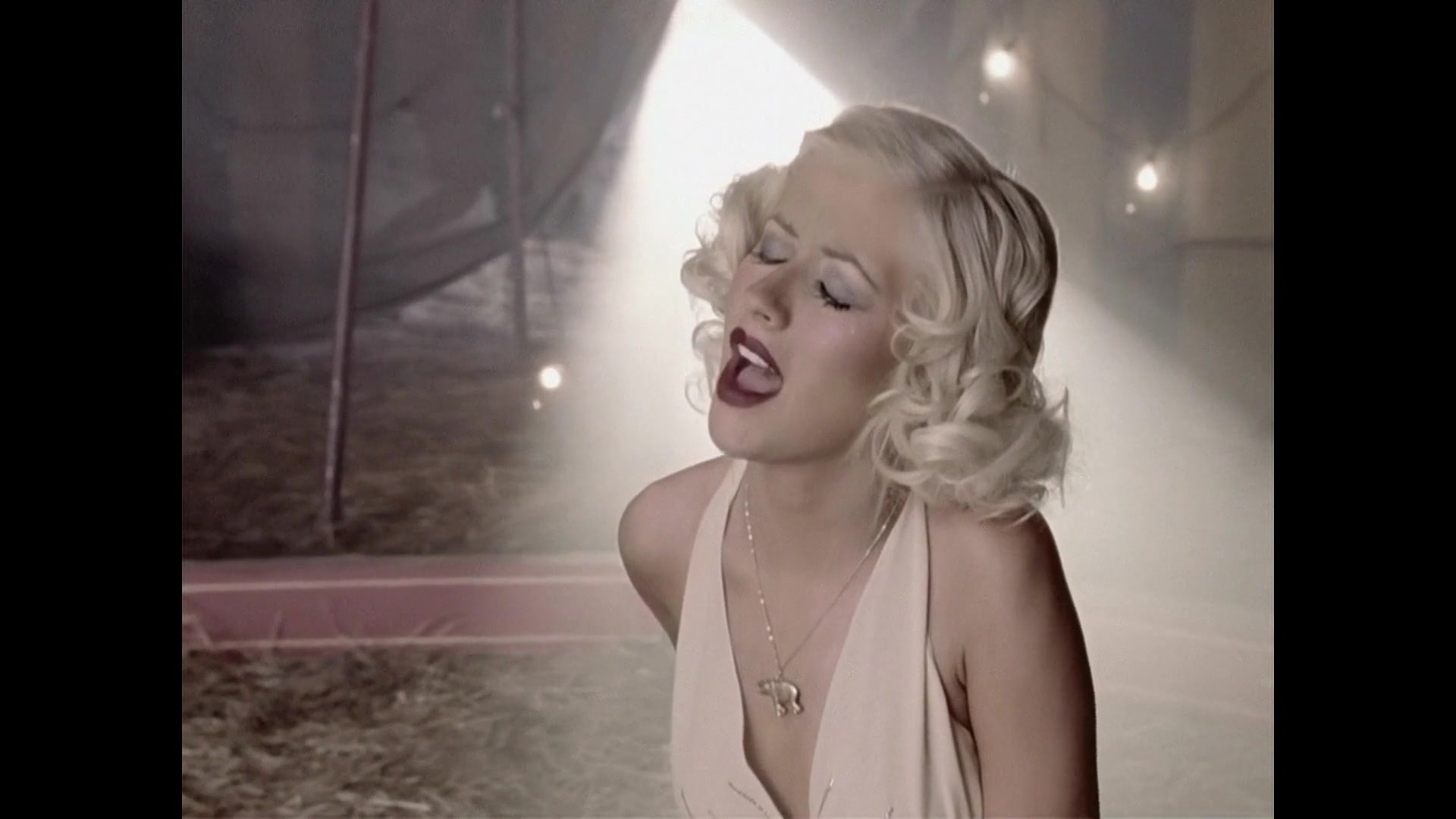 Christina_Aguilera_-_Hurt_HD_074.jpg Christina_Aguilera_-_Hurt_HD_074.jpg