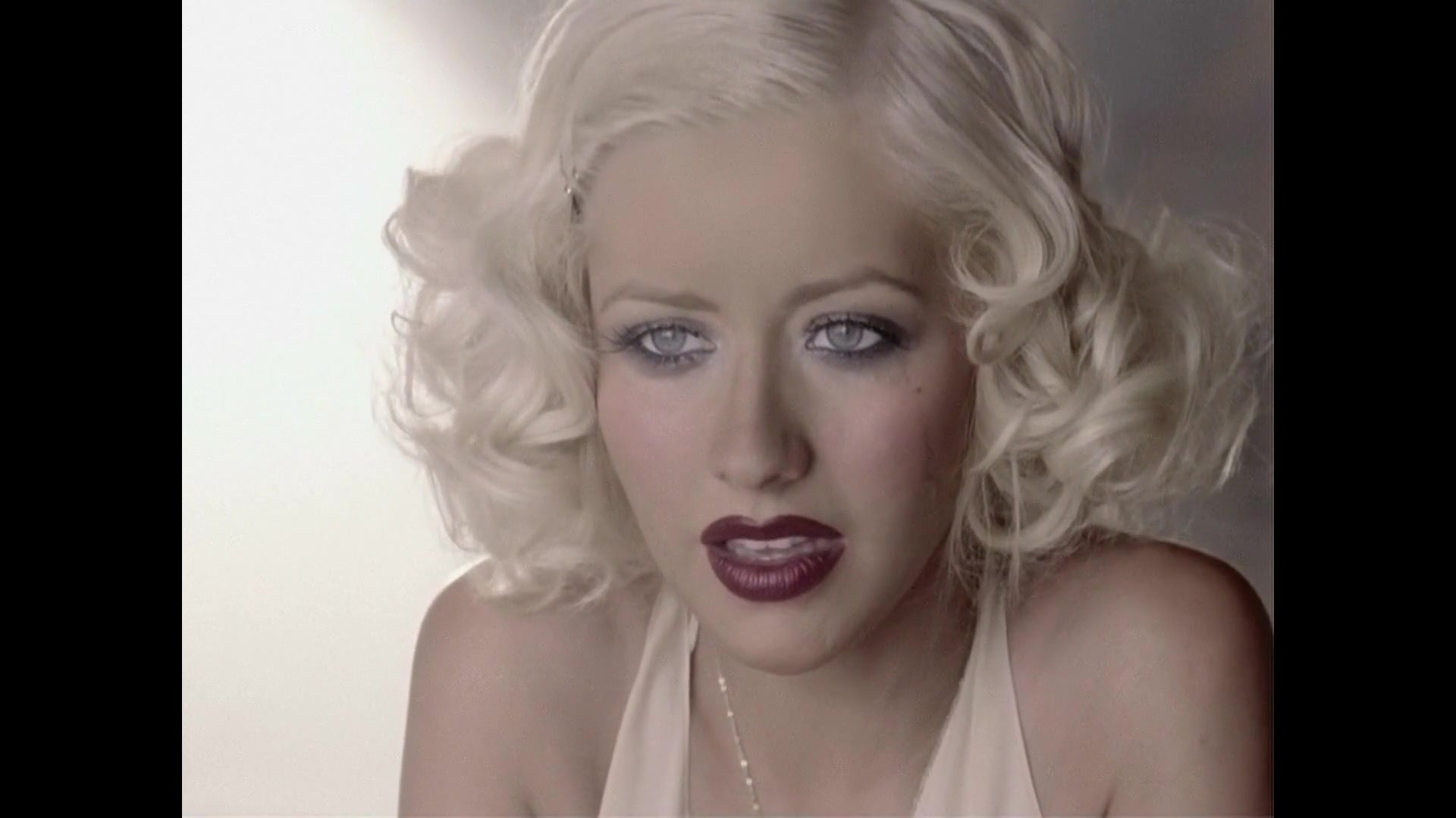 Christina_Aguilera_-_Hurt_HD_123.jpg