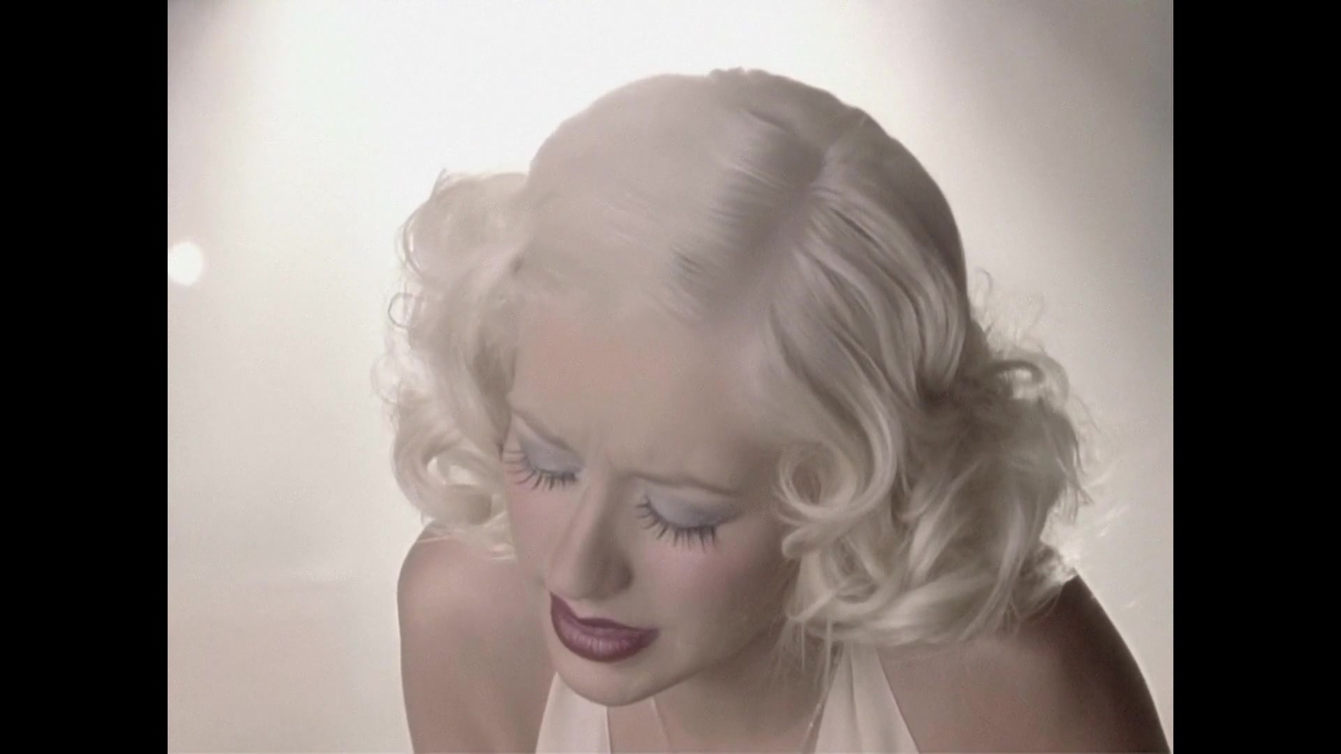 Christina_Aguilera_-_Hurt_HD_126.jpg