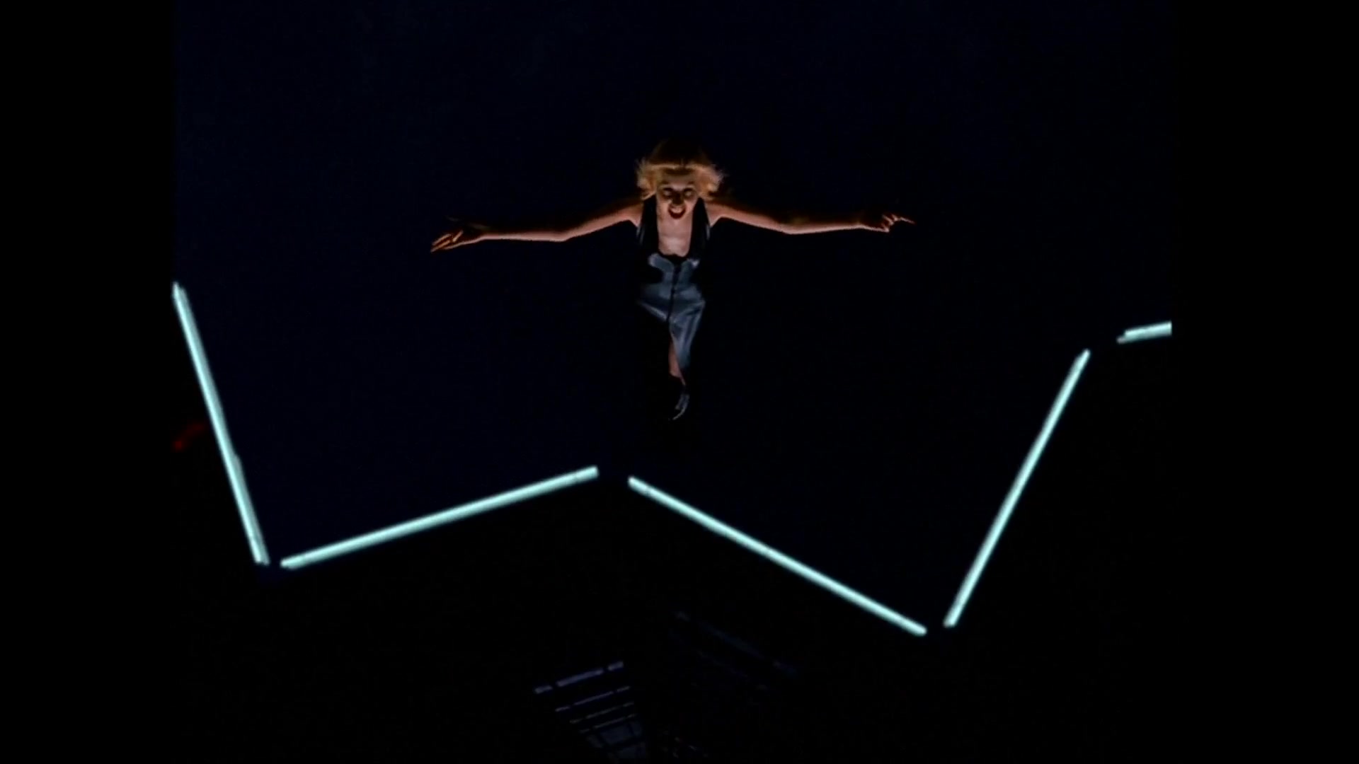 Christina_Aguilera_-_I_Turn_To_You_HD_144.jpg Christina_Aguilera_-_I_Turn_To_You_HD_144.jpg