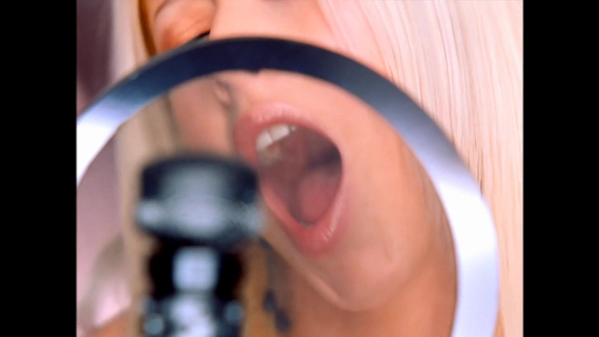 Christina_Aguilera_-_I_Turn_To_You_HD_176.jpg