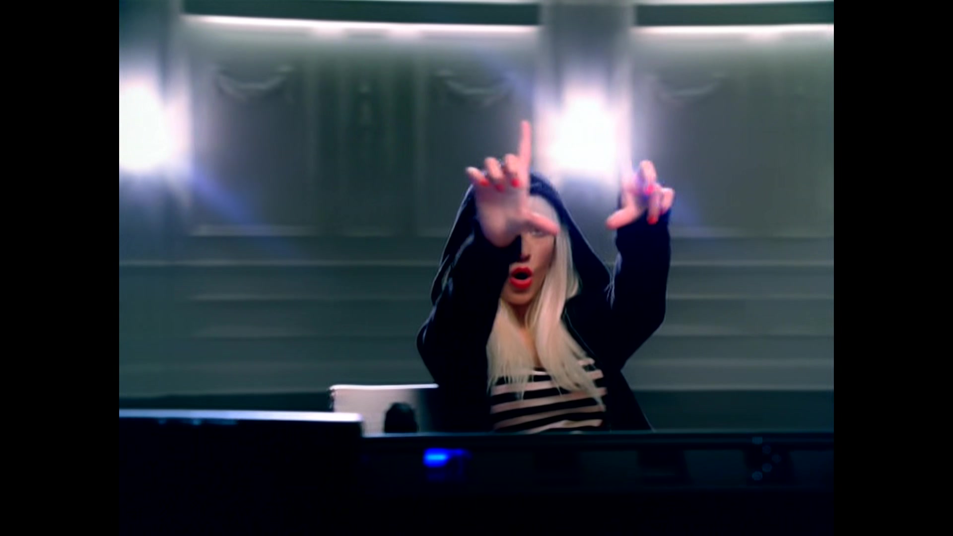 Christina_Aguilera_-_Keeps_Getting_Better_090.jpg Christina_Aguilera_-_Keeps_Getting_Better_090.jpg