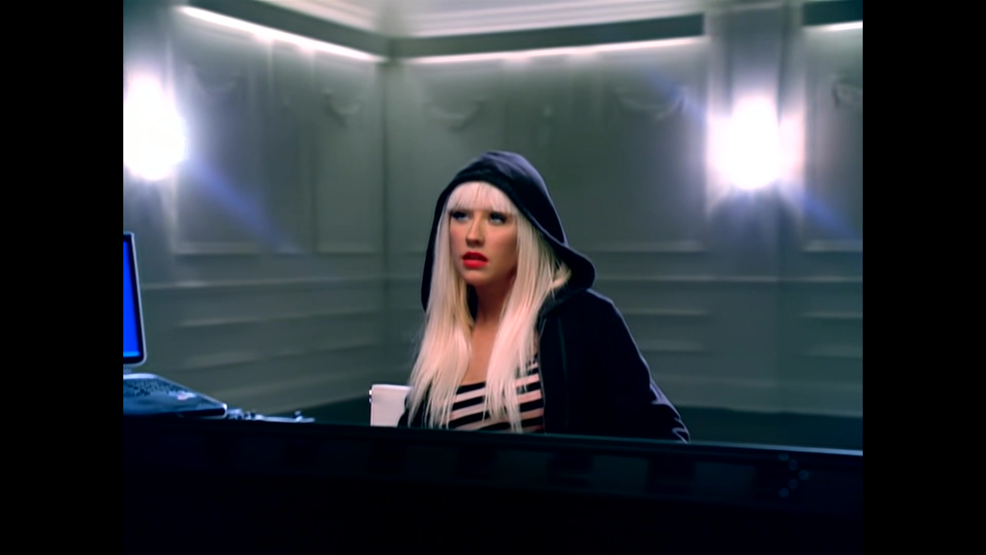 Christina_Aguilera_-_Keeps_Getting_Better_095.jpg Christina_Aguilera_-_Keeps_Getting_Better_095.jpg