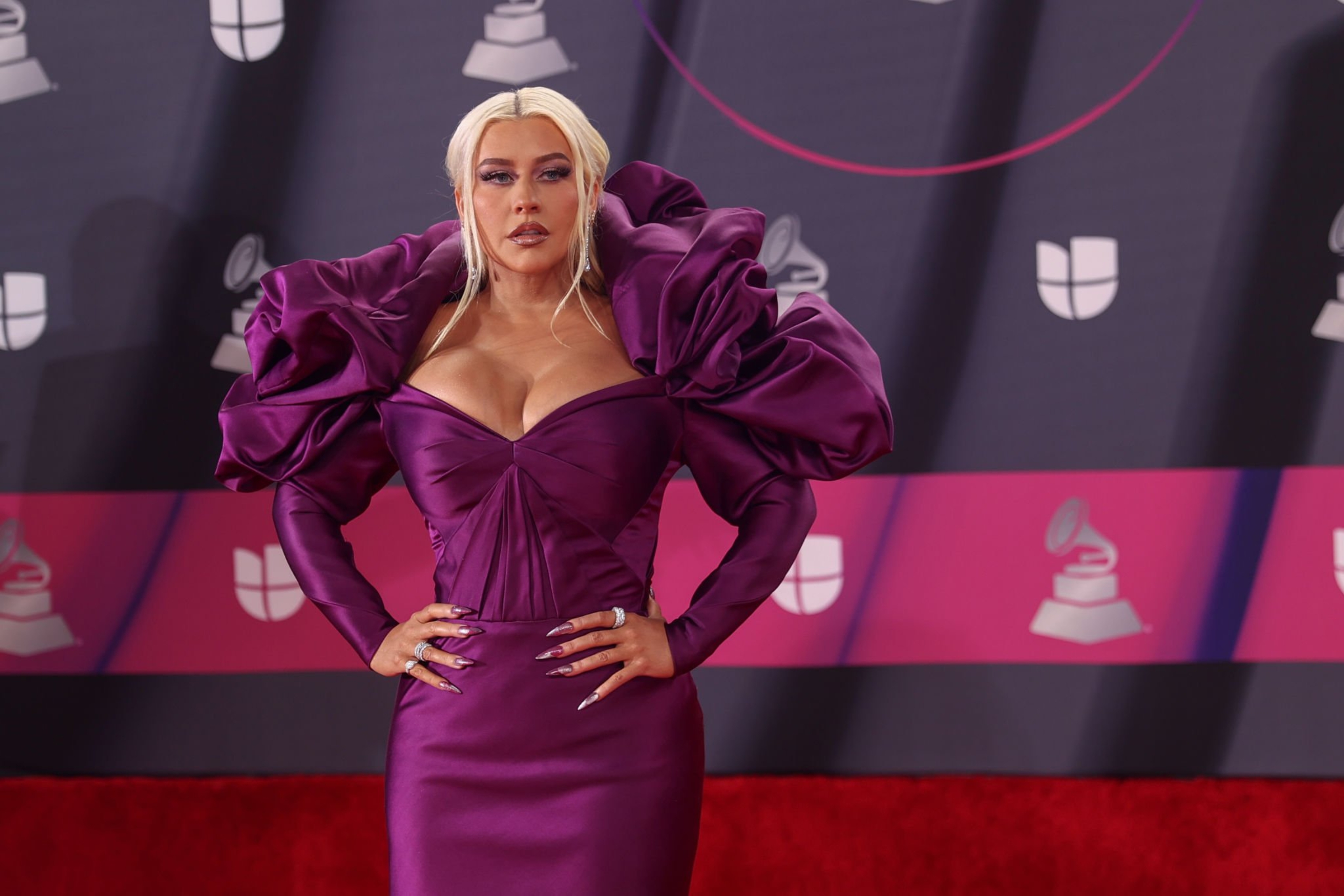 Christina_Aguilera_-_Latin_Grammys_2022_-_Arrivals_-_XtinaDaily_21.jpg