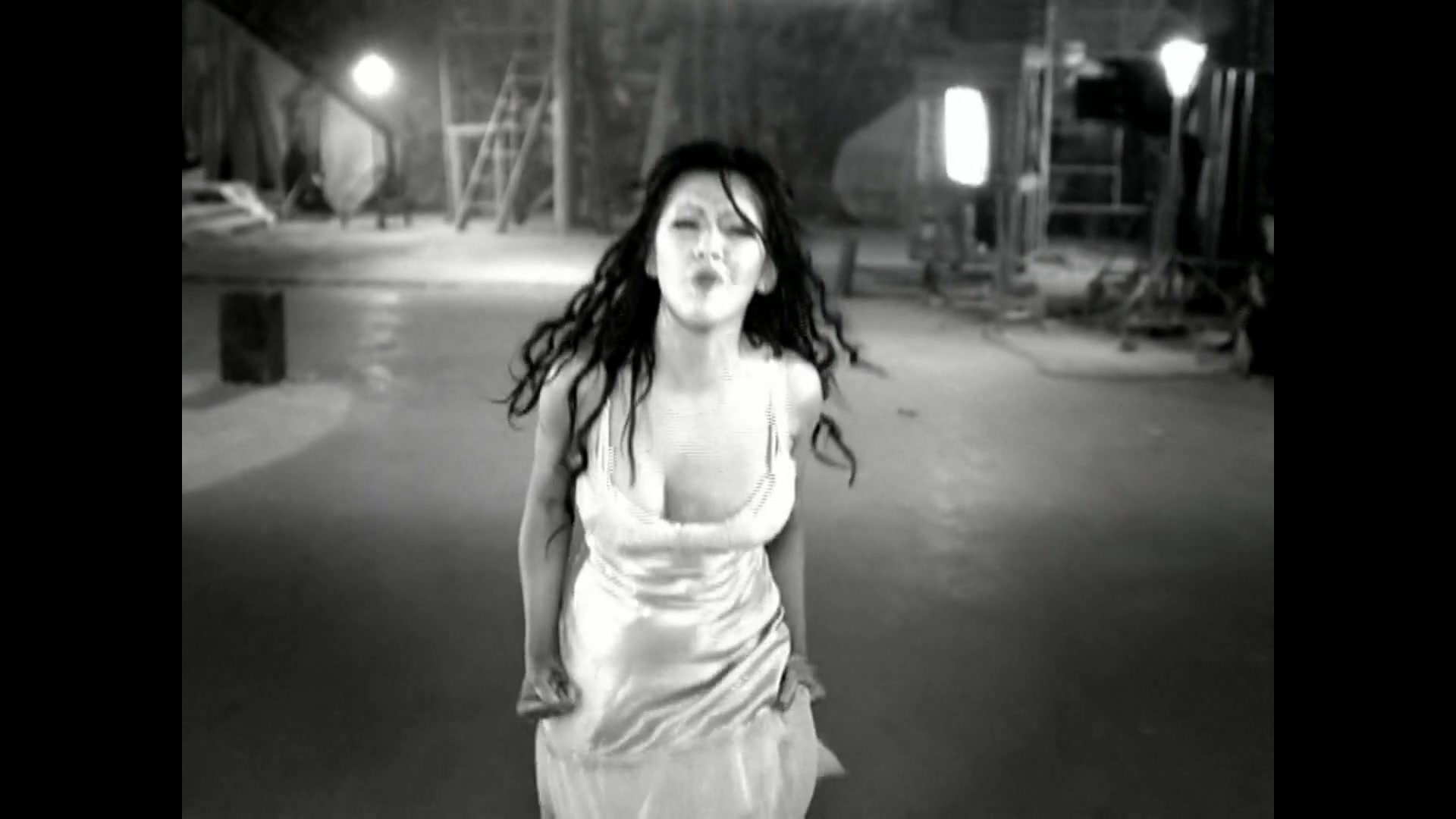 Christina_Aguilera_-_The_Voice_Within_5BVEVO_HD_1080p5D_095.jpg