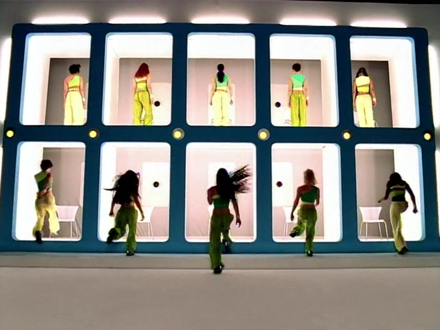 Christina_Aguilera_-_Ven_Conmigo_107.jpg Christina_Aguilera_-_Ven_Conmigo_107.jpg