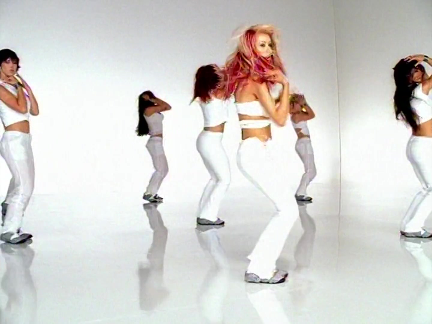 Christina_Aguilera_-_Ven_Conmigo_134.jpg Christina_Aguilera_-_Ven_Conmigo_134.jpg