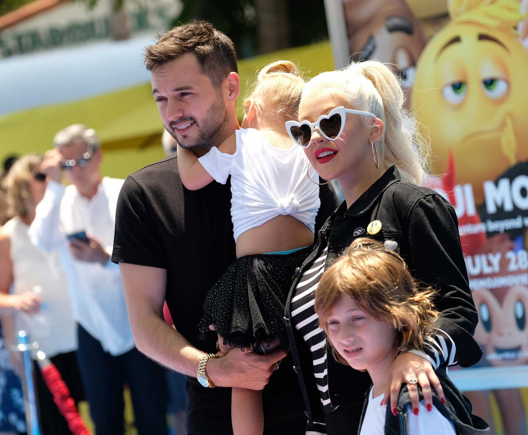 Christina_Aguilera_-__Emoji__Premiere_in_Los_Angeles_on_July_23-71.jpg Christina_Aguilera_-__Emoji__Premiere_in_Los_Angeles_on_July_23-71.jpg