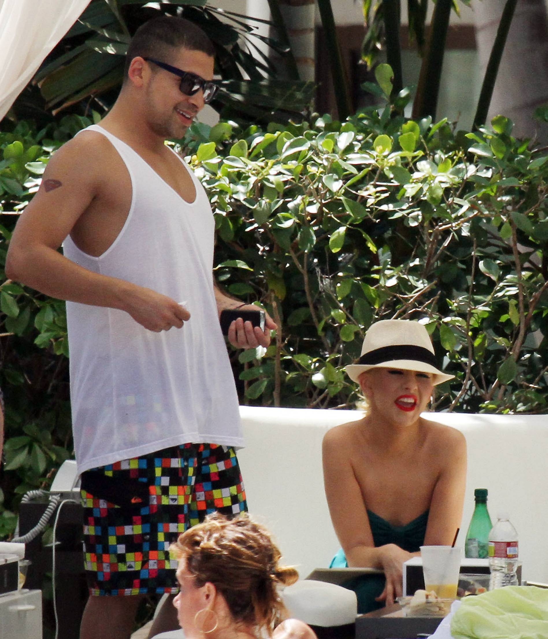 Christina_Aguilera_and_Kim_Kardashian_lounge_by_the_pool_for_a_friends_bachelor_party_at_the_Fountainebleau_in_Miami_-_June_12_-_Christina_Aguilera_Daily_00056.jpg