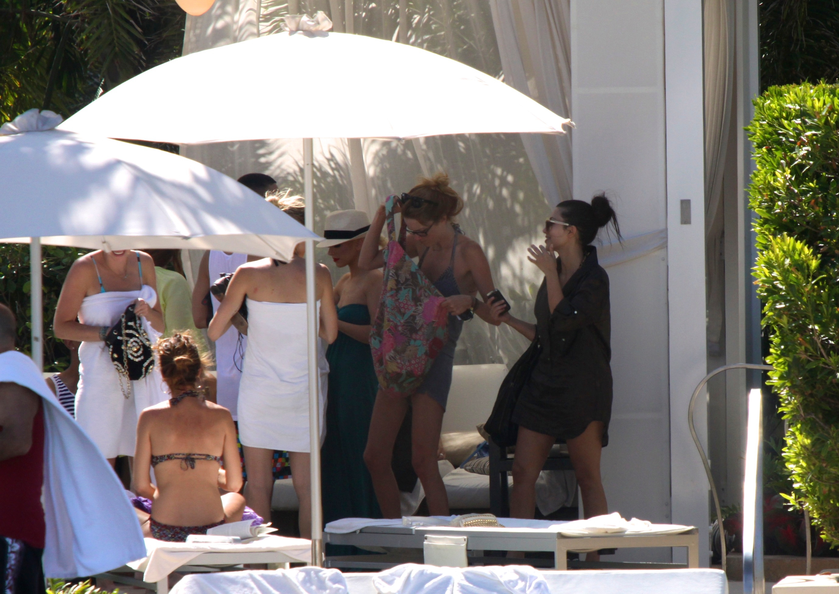 Christina_Aguilera_and_Kim_Kardashian_lounge_by_the_pool_for_a_friends_bachelor_party_at_the_Fountainebleau_in_Miami_-_June_12_-_Christina_Aguilera_Daily_00149.jpg