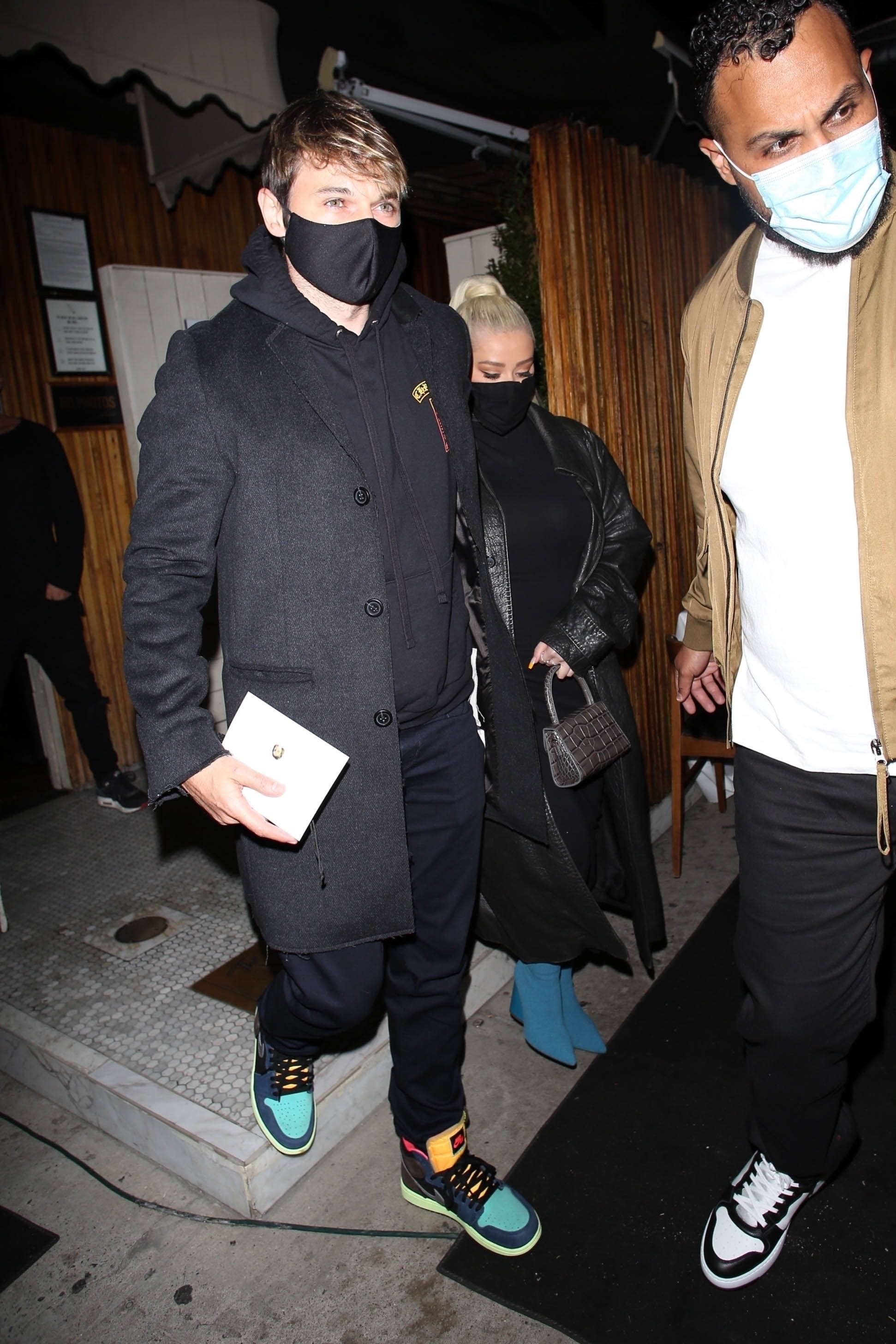 Christina_Aguilera_and_Matthew_Rutler_NiceGuy_2_April5_002.jpg Christina_Aguilera_and_Matthew_Rutler_NiceGuy_2_April5_002.jpg