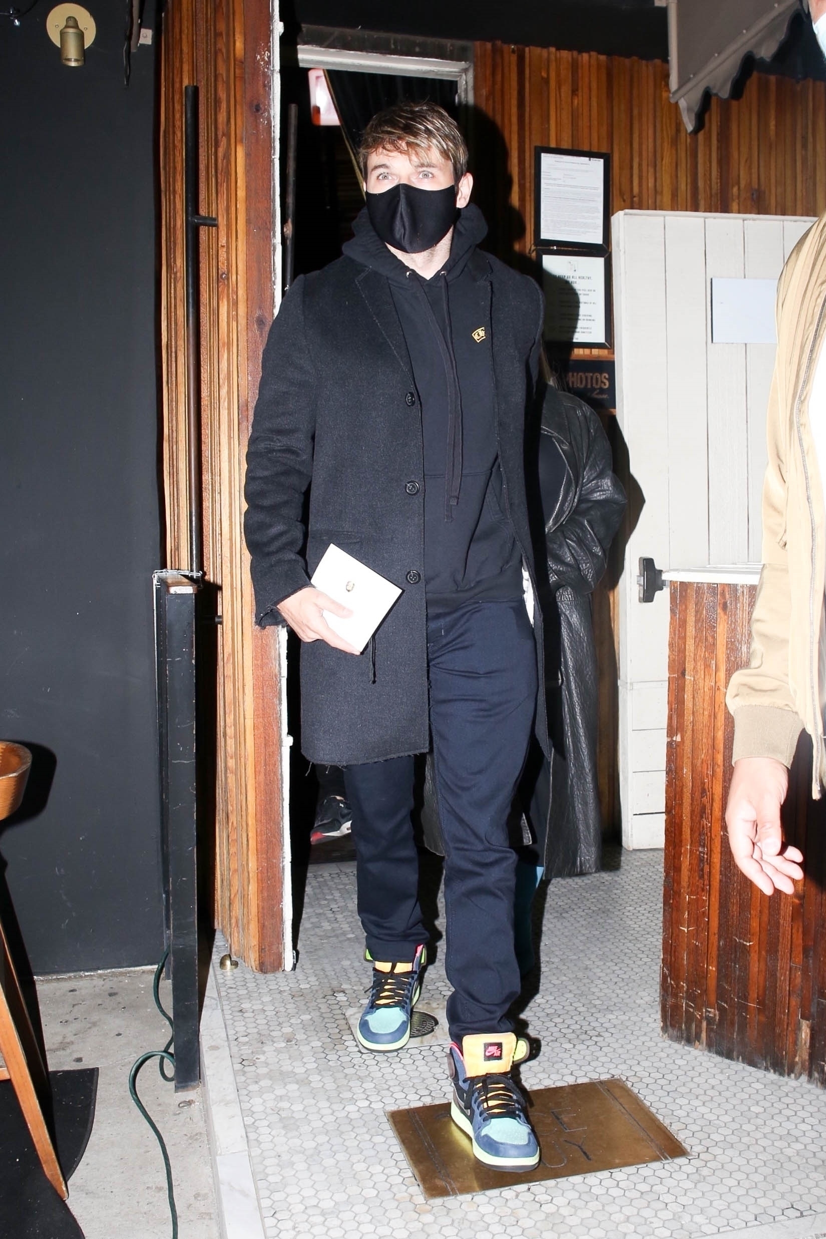 Christina_Aguilera_and_Matthew_Rutler_NiceGuy_2_April5_026.jpg Christina_Aguilera_and_Matthew_Rutler_NiceGuy_2_April5_026.jpg