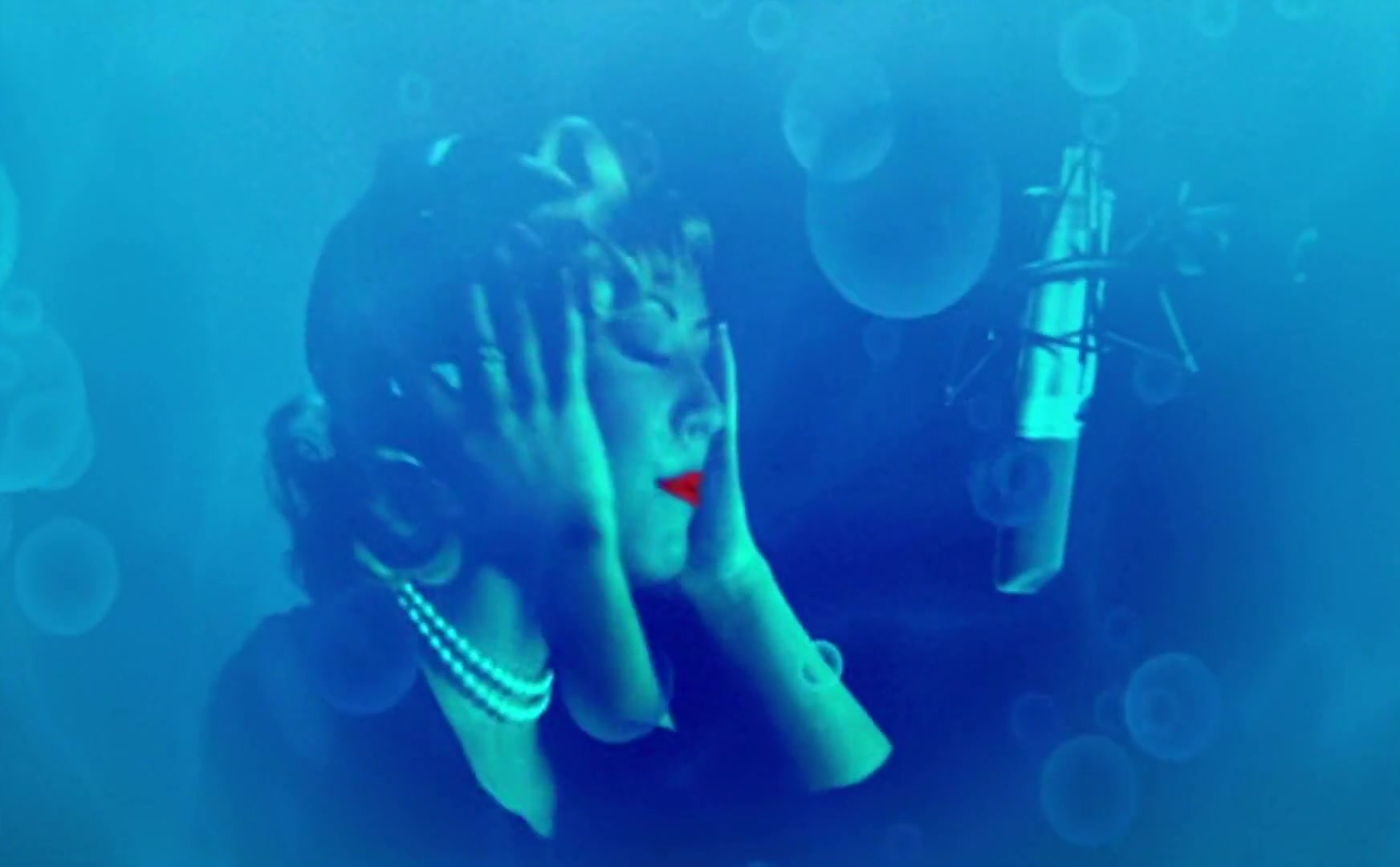 Christina_Aguilera_ft__Missy_Elliott_-_Car_Wash_097.jpg Christina_Aguilera_ft__Missy_Elliott_-_Car_Wash_097.jpg