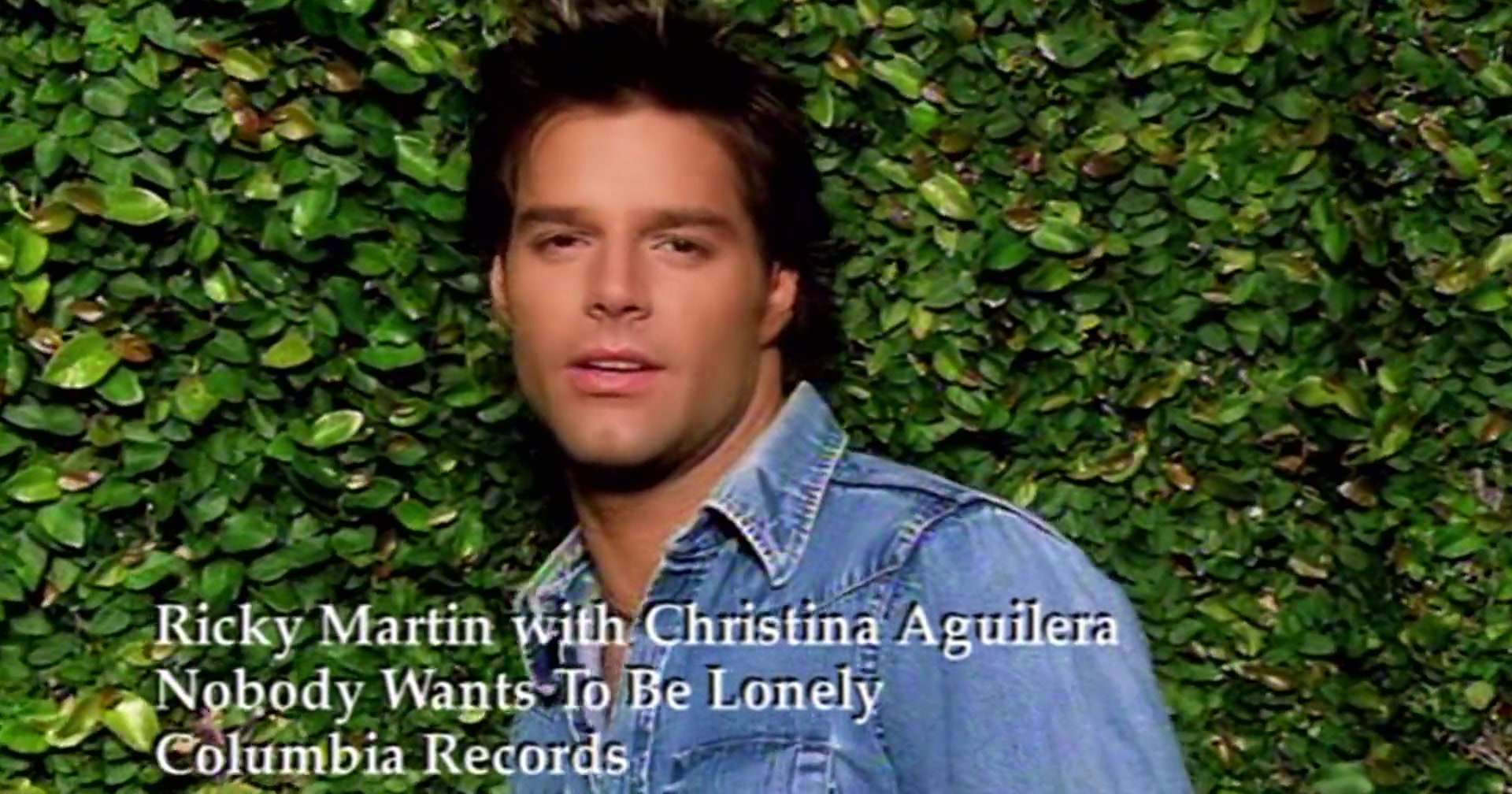 Christina_Aguilera_ft__Ricky_-_No_Body_Wants_To_Be_Lonely_025.jpg