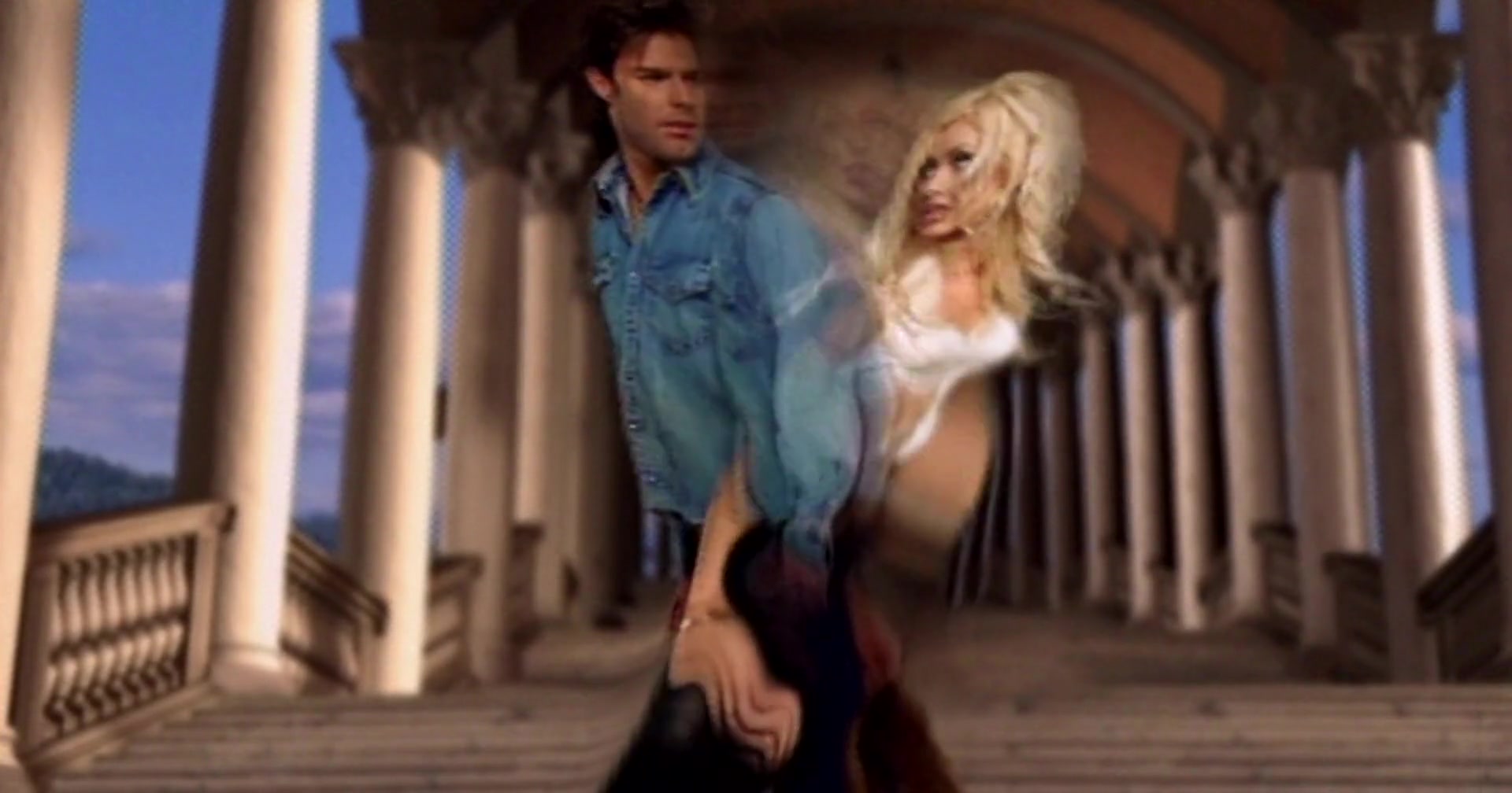 Christina_Aguilera_ft__Ricky_-_No_Body_Wants_To_Be_Lonely_176.jpg