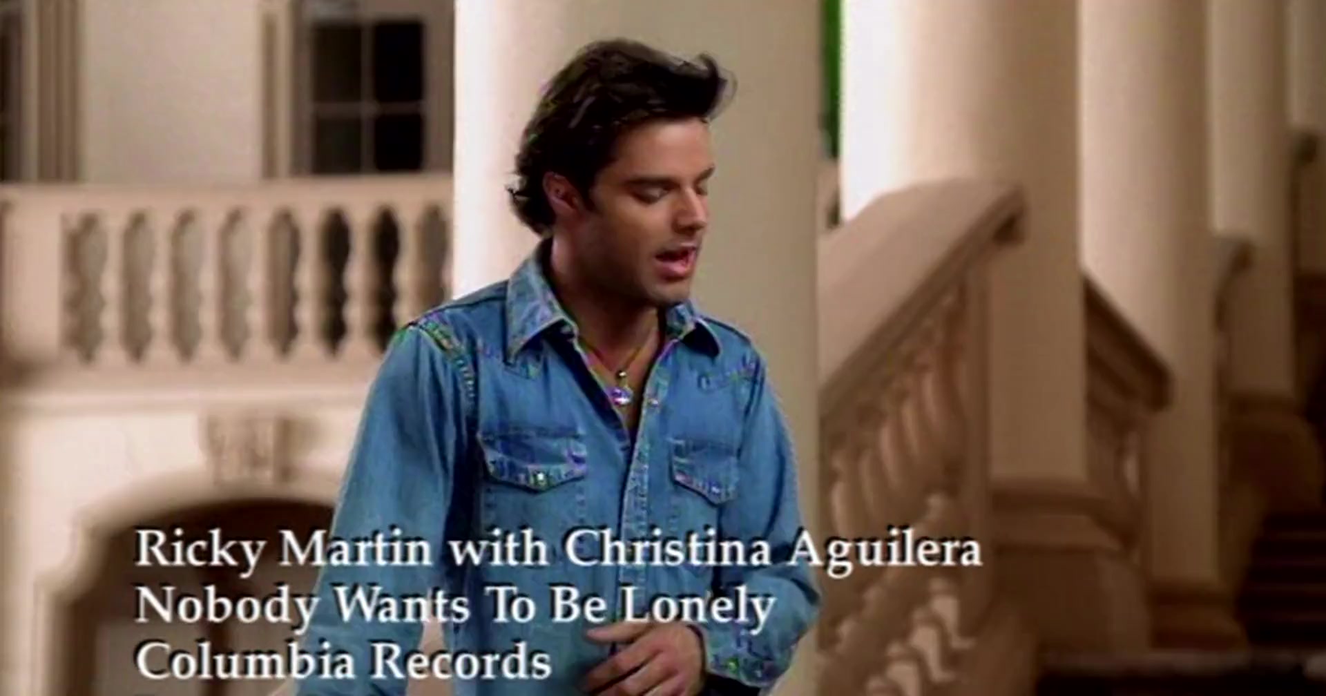 Christina_Aguilera_ft__Ricky_-_No_Body_Wants_To_Be_Lonely_228.jpg